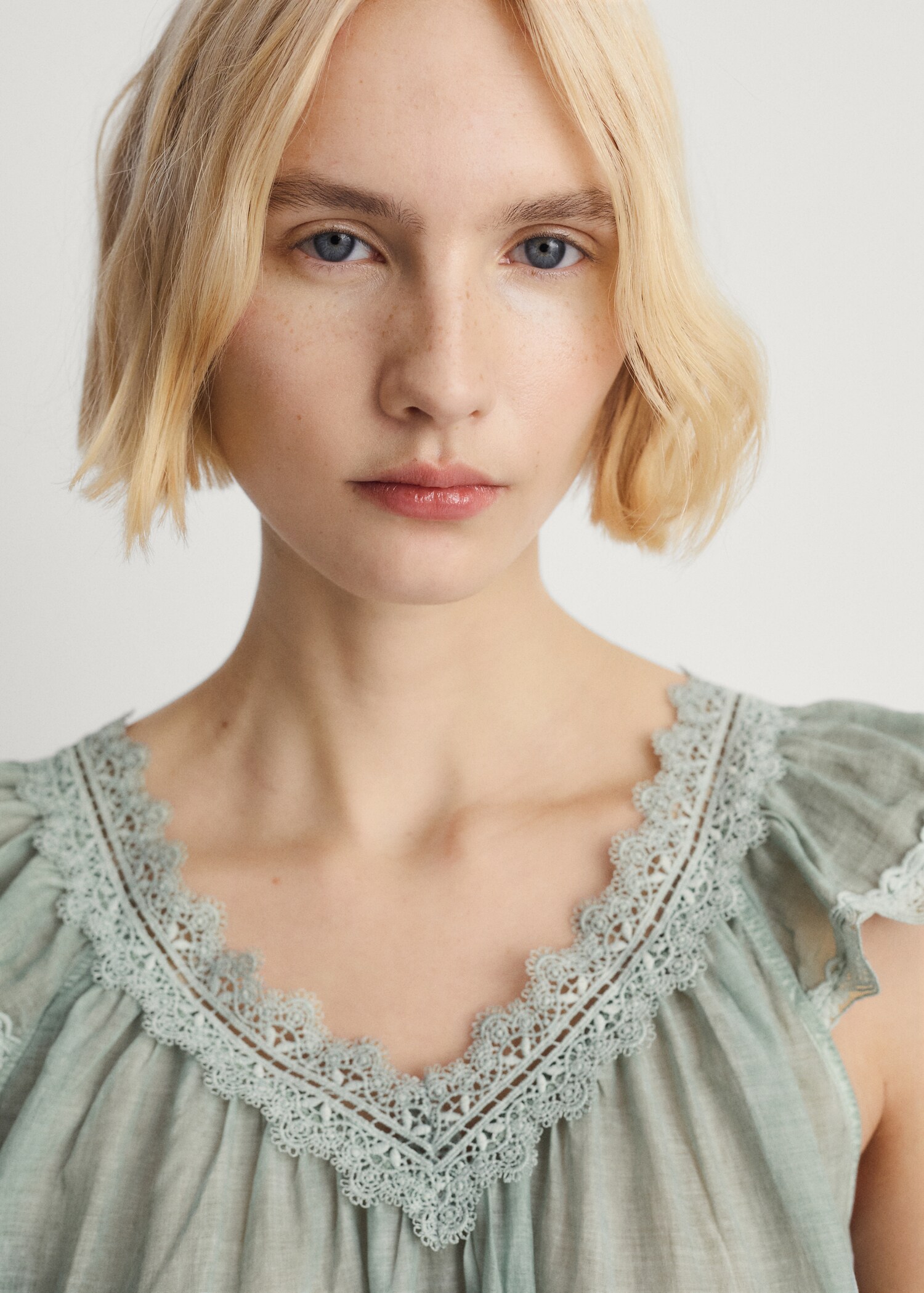 Overdyed lace cotton nightdress - Details of the article 1