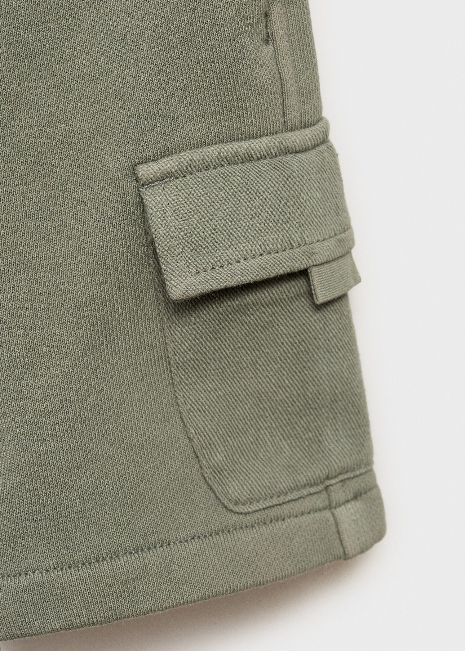 Cargo Bermuda shorts - Details of the article 0