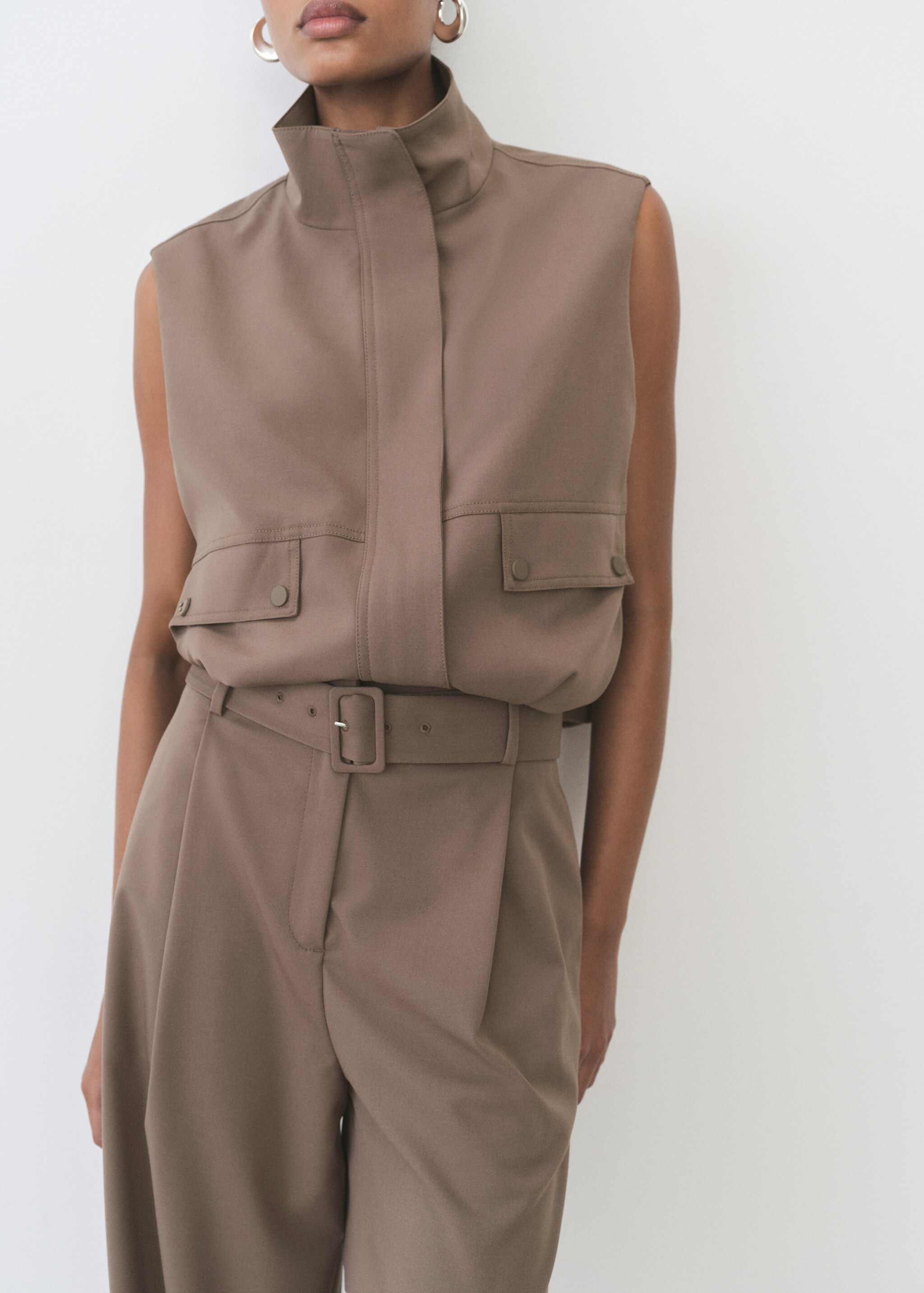 Belt straight-fit trousers - Details of the article 1, Medium Brown. Ref: 87045757-00.