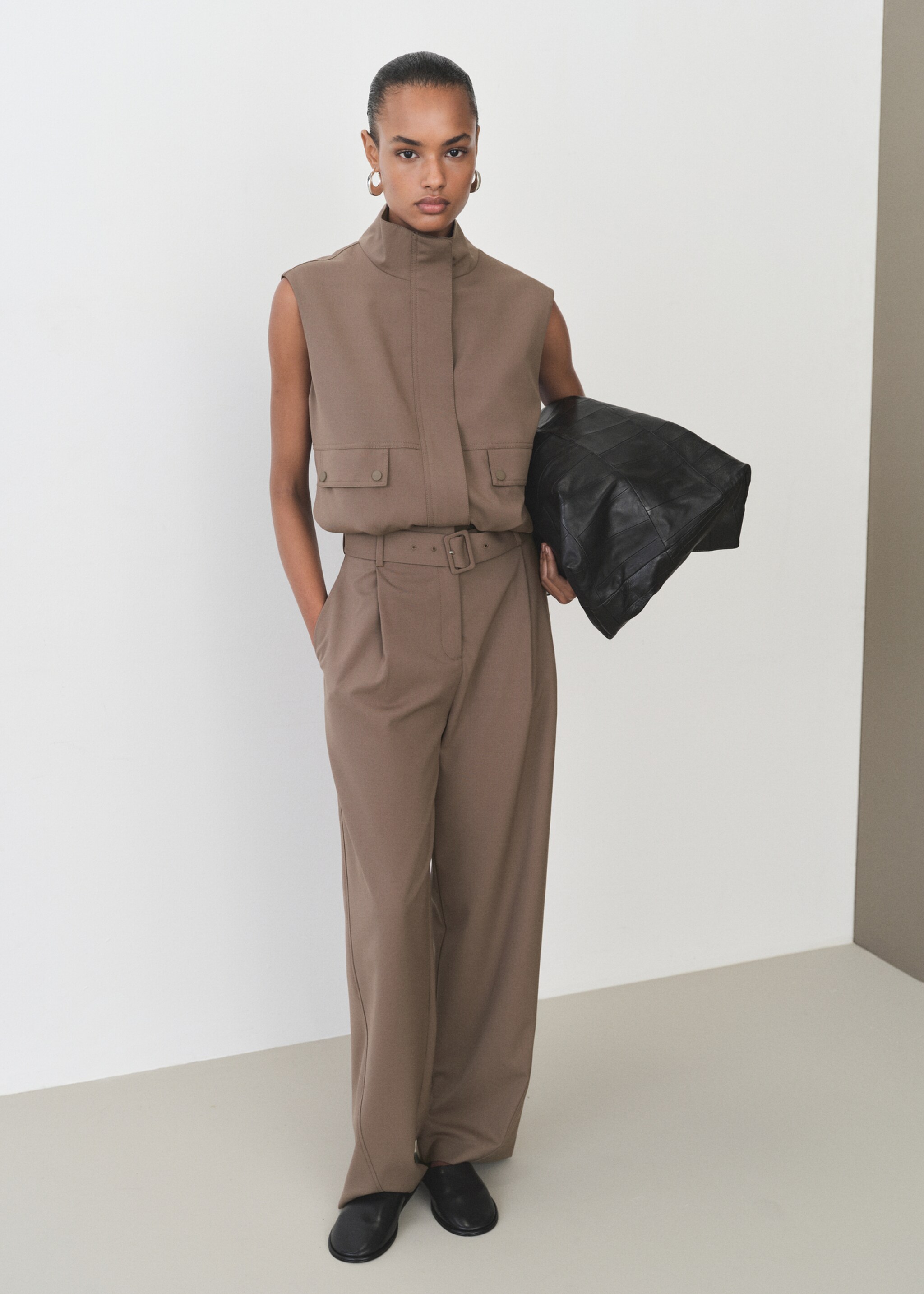 Belt straight-fit trousers - Details of the article 2, Medium Brown. Ref: 87045757-00.