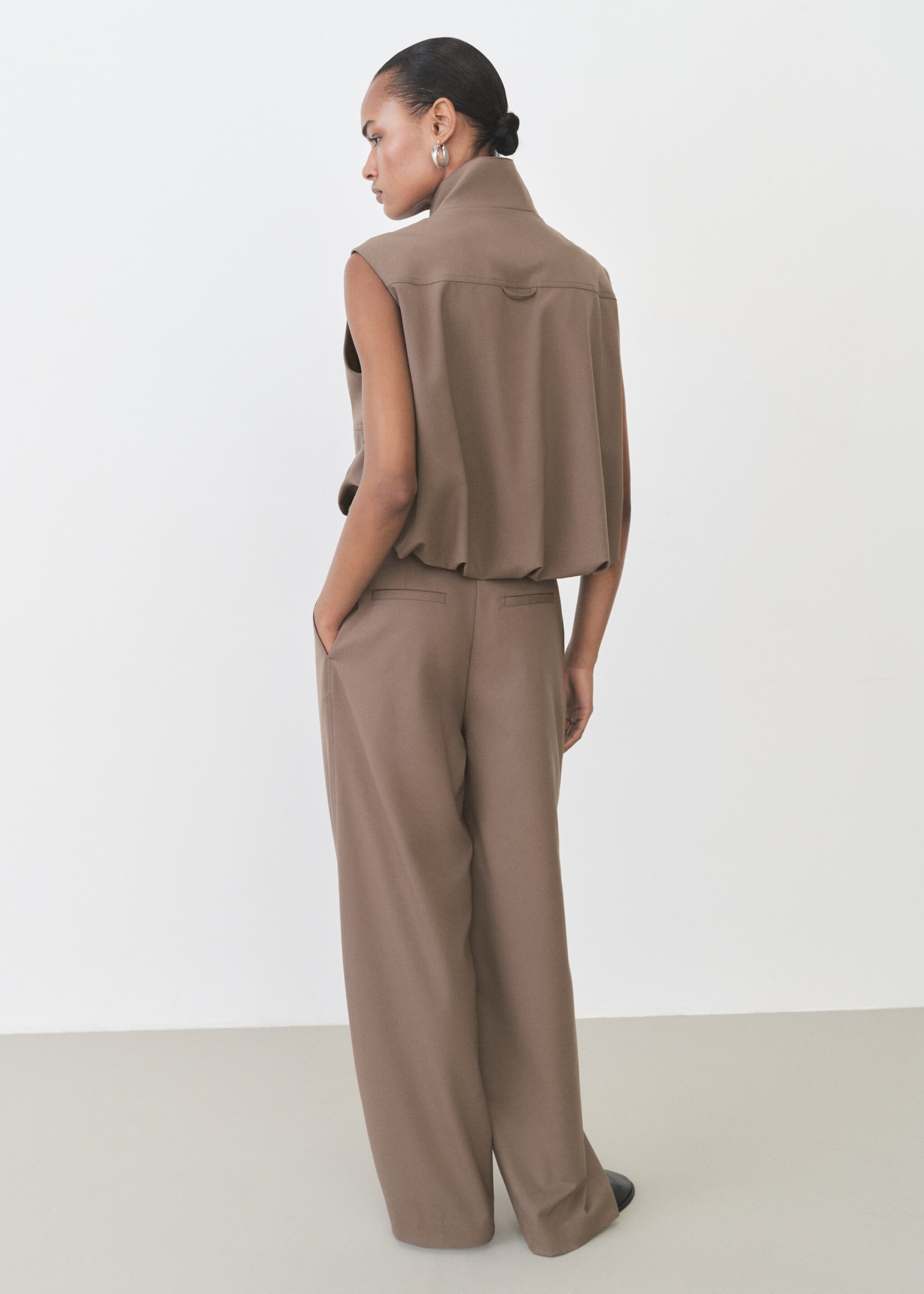 Belt straight-fit trousers - Reverse of the article, Medium Brown. Ref: 87045757-00.