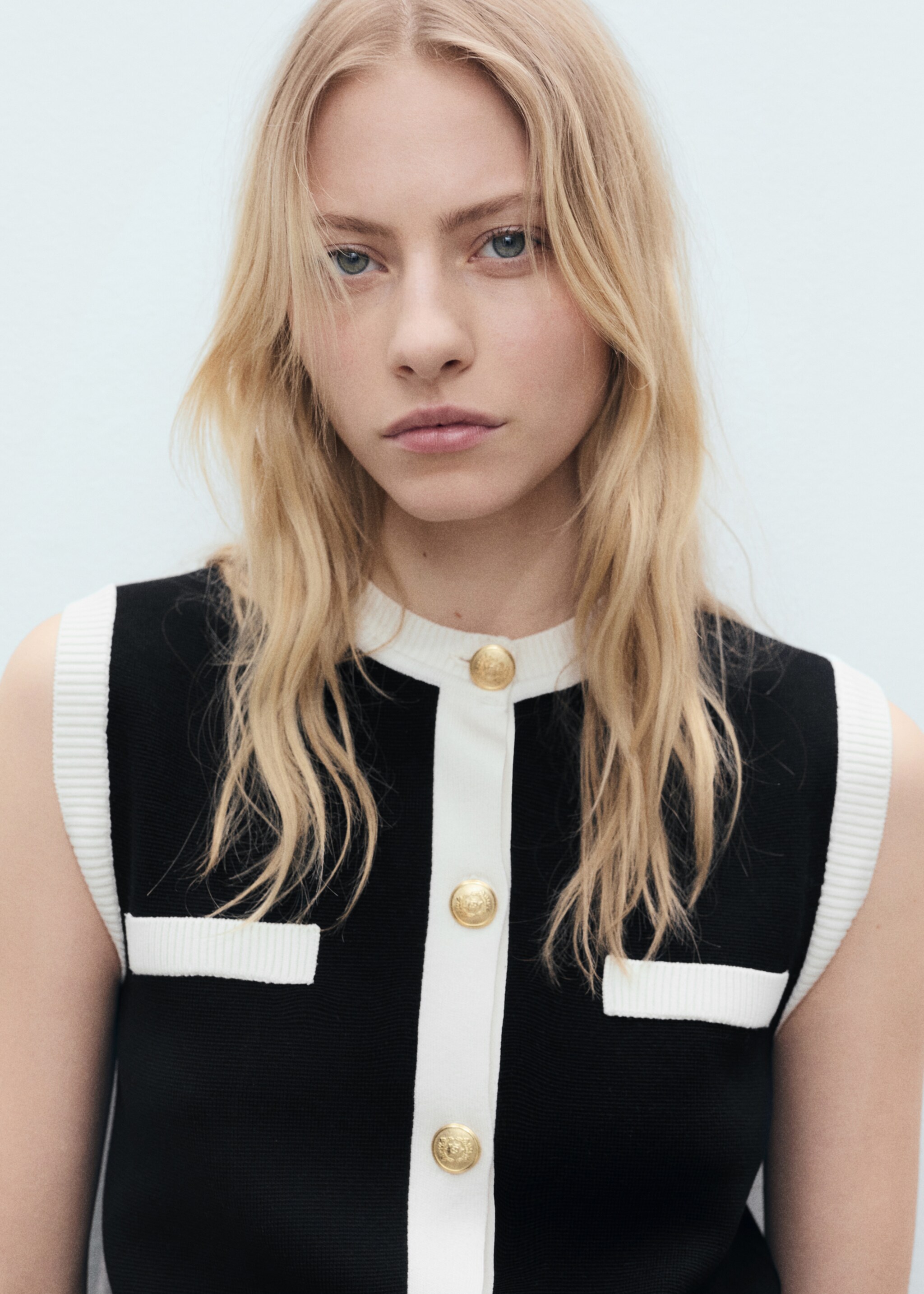 Gilet maille liserés contrastants - Plan moyen, Noir. Ref: 87045763-00.