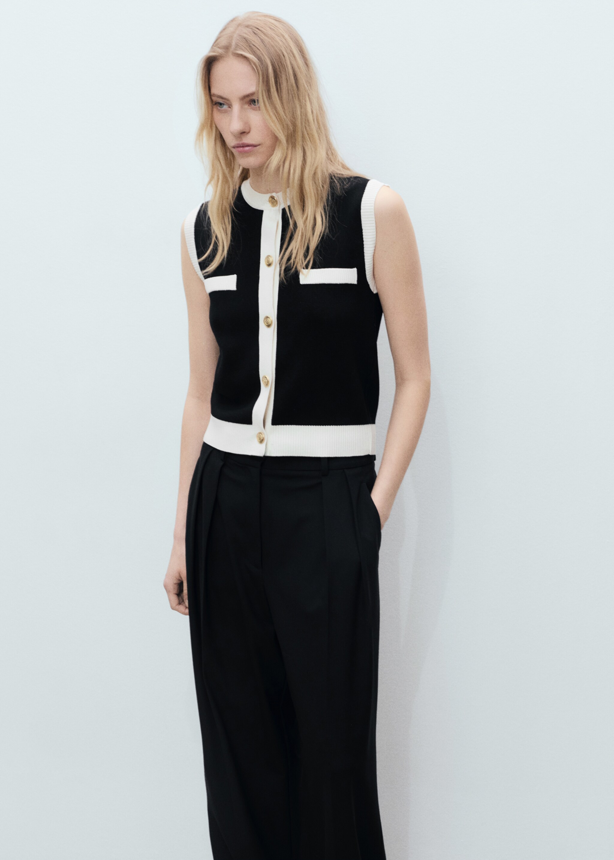 Gilet maille liserés contrastants - Détail de l'article 1, Noir. Ref: 87045763-00.