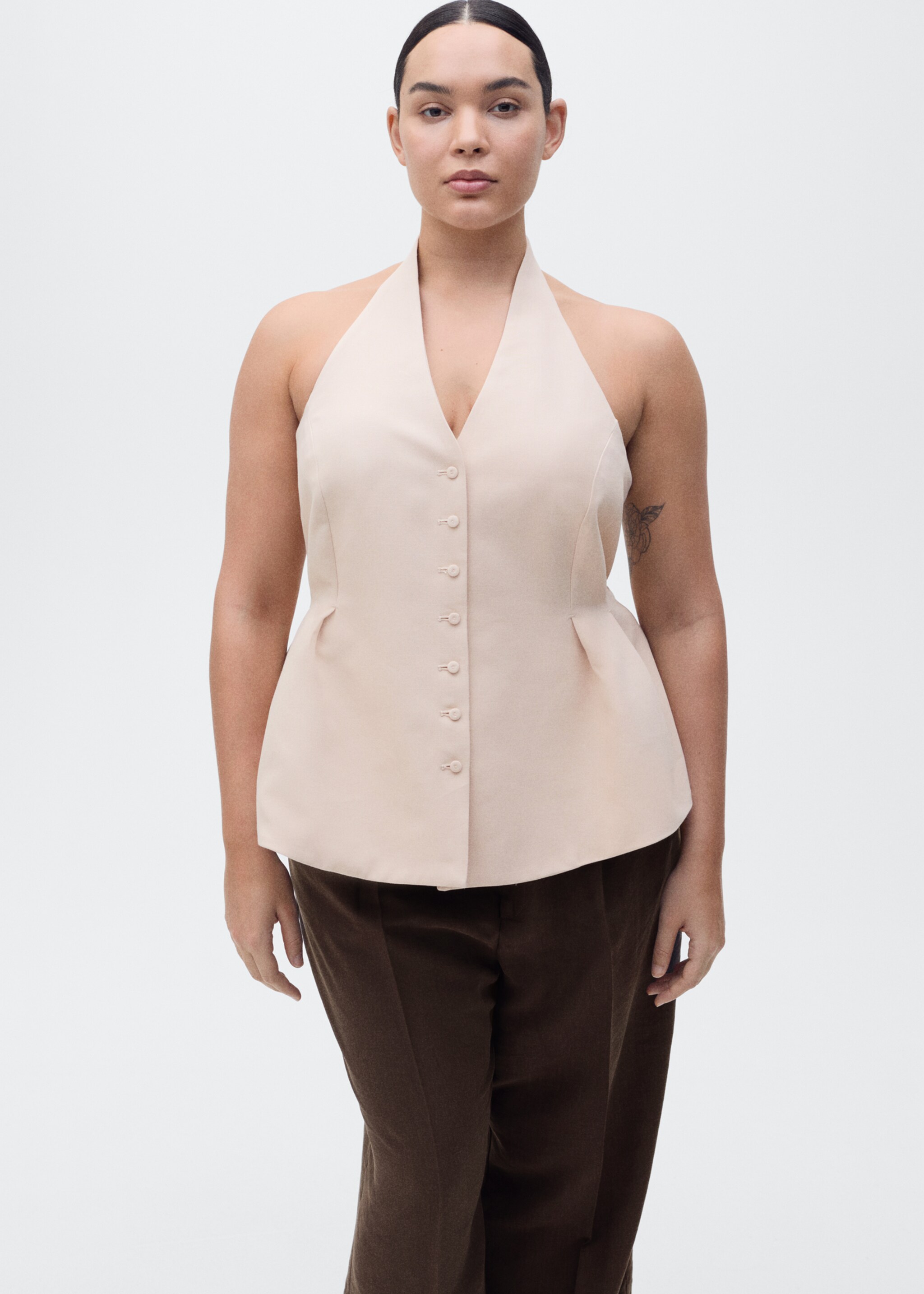 Halter-neck waistcoat with pleats - Details of the article 5, Nude. Ref: 87045769-00.