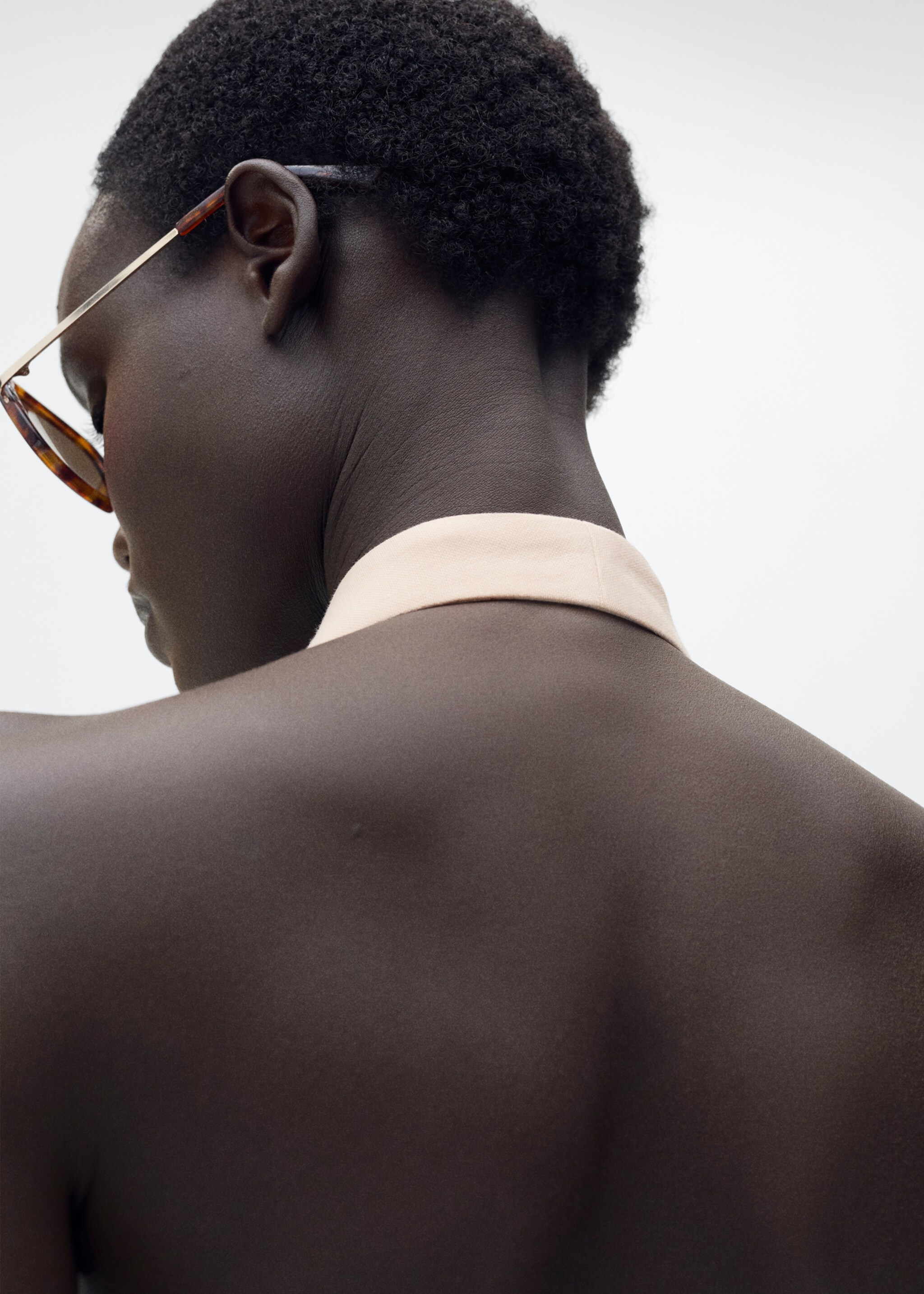 Halter-neck waistcoat with pleats - Details of the article 6, Nude. Ref: 87045769-00.