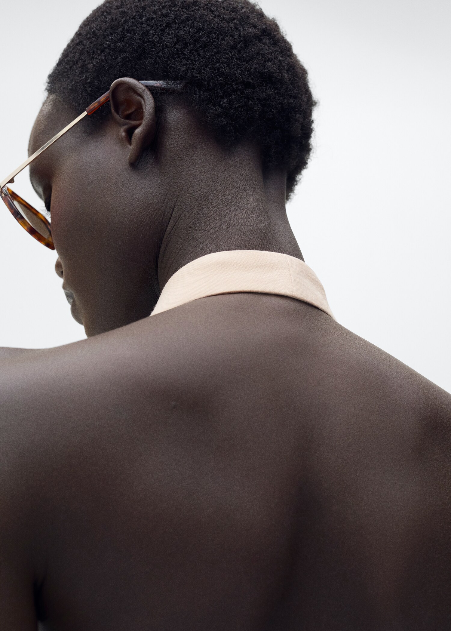 Halter-neck waistcoat with pleats - Details of the article 6