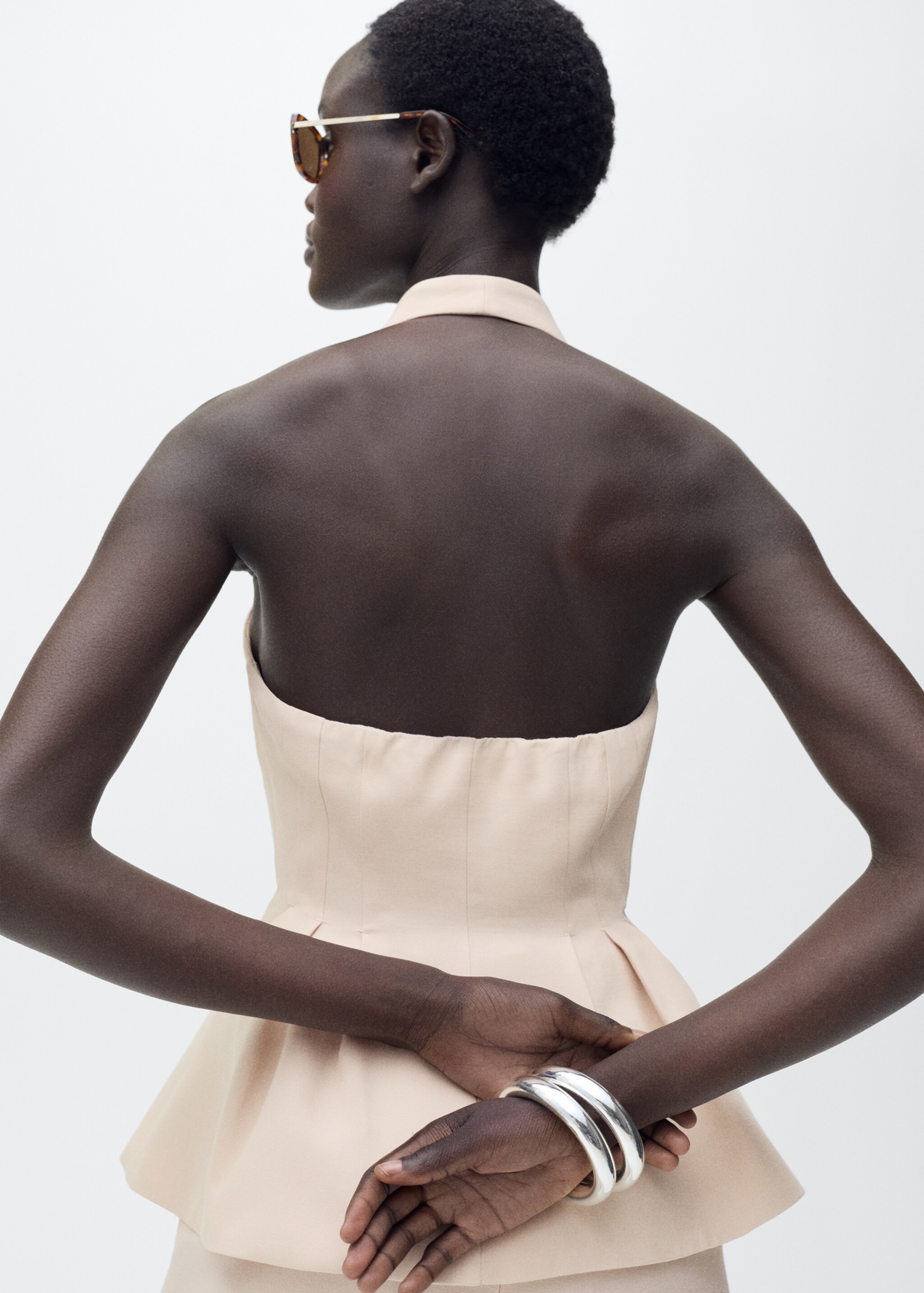 Halter-neck waistcoat with pleats - Reverse of the article, Nude. Ref: 87045769-00.