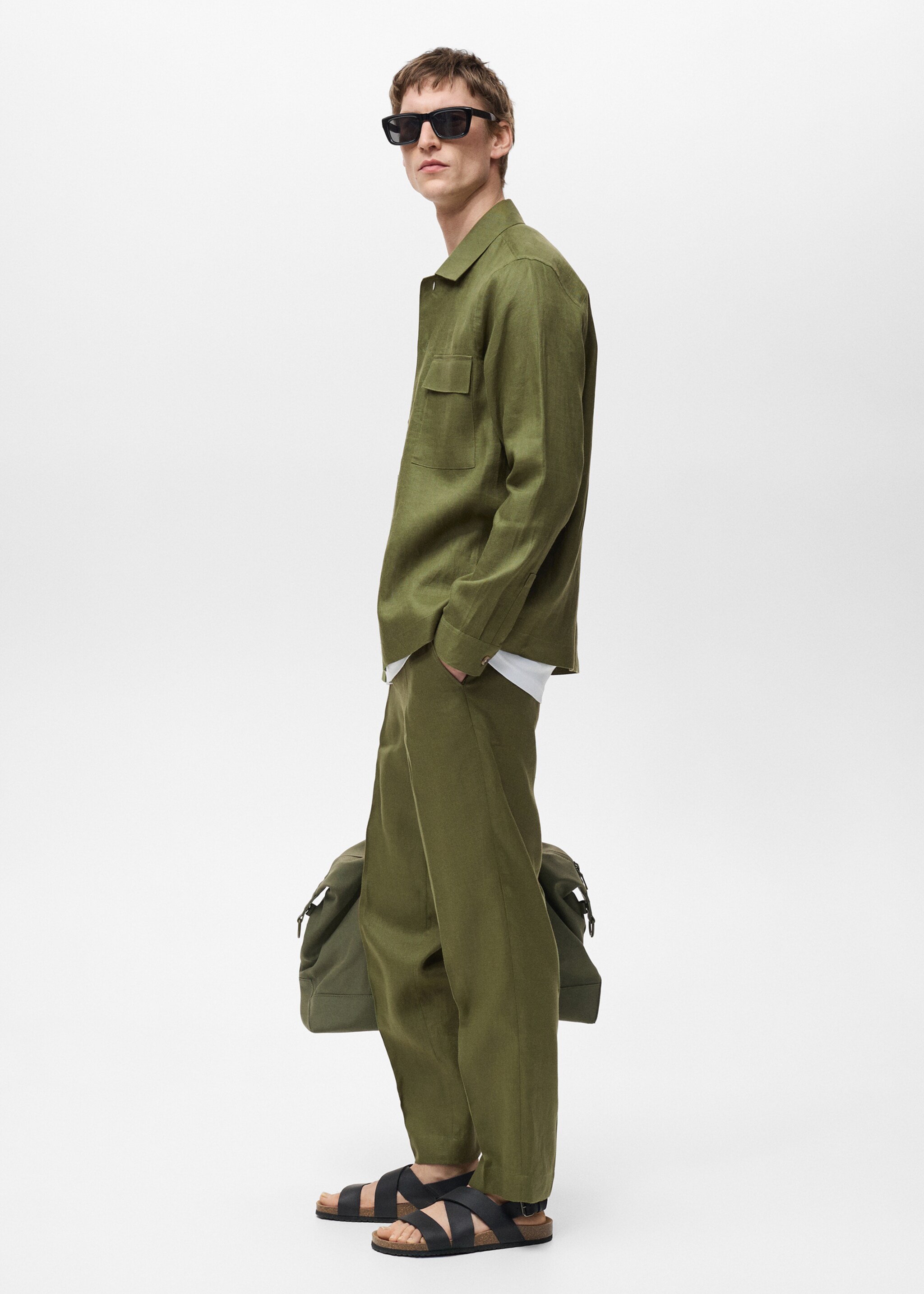 Overshirt mit Taschen aus 100 % Leinen - Detail des Artikels 2, Grün. Ref: 87045933-00.