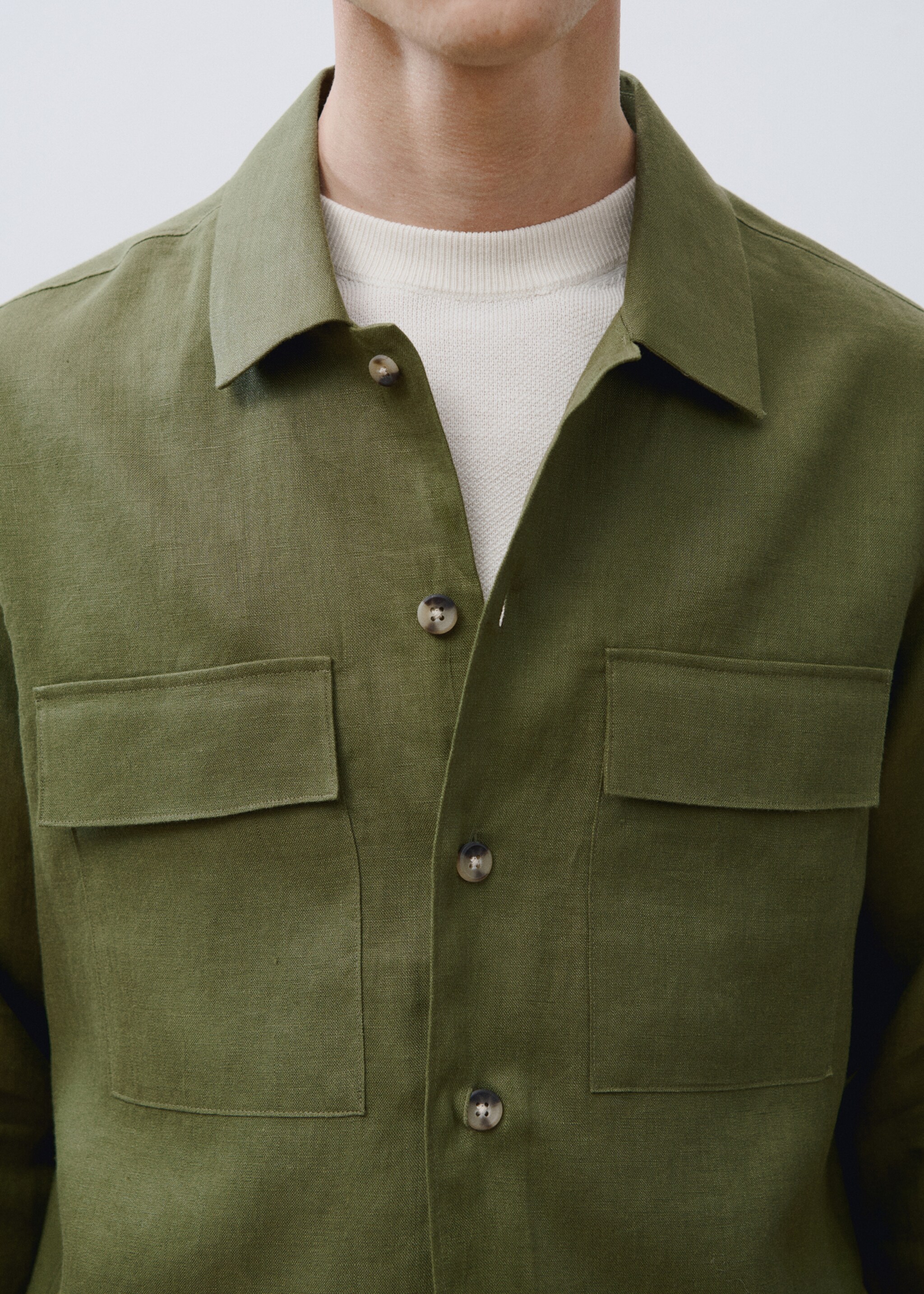 Overshirt mit Taschen aus 100 % Leinen - Detail des Artikels 3, Grün. Ref: 87045933-00.