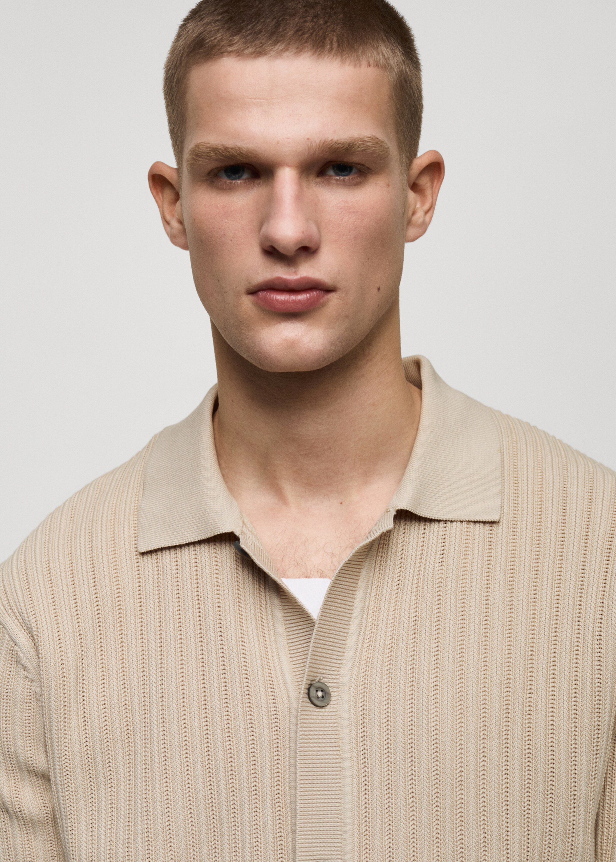 Chemise 100 % coton structurée - Détail de l'article 1, Écru. Ref: 87045936-00.