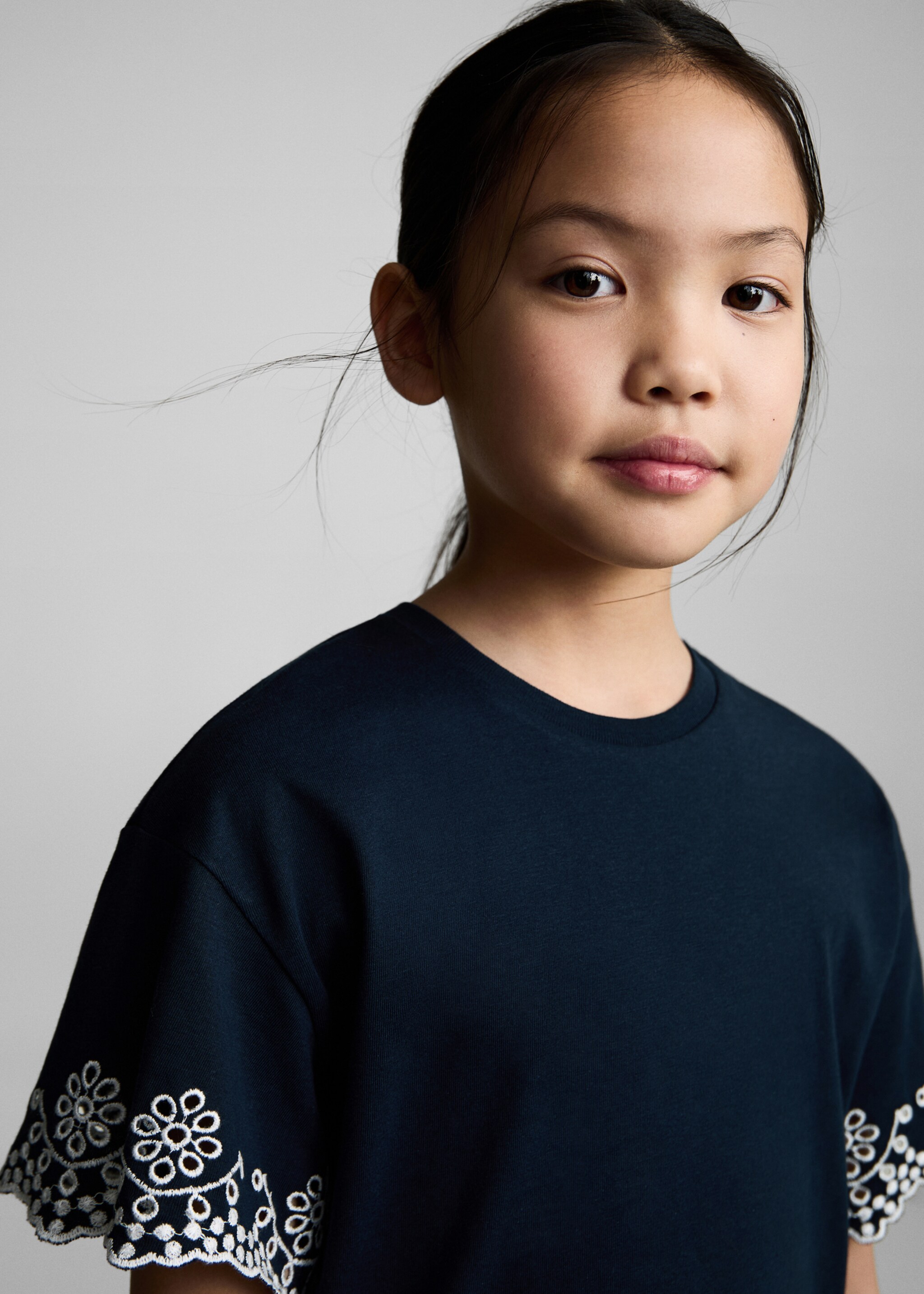 T-shirt détails brodés - Détail de l'article 1, Bleu marine foncé. Ref: 87045960-00.