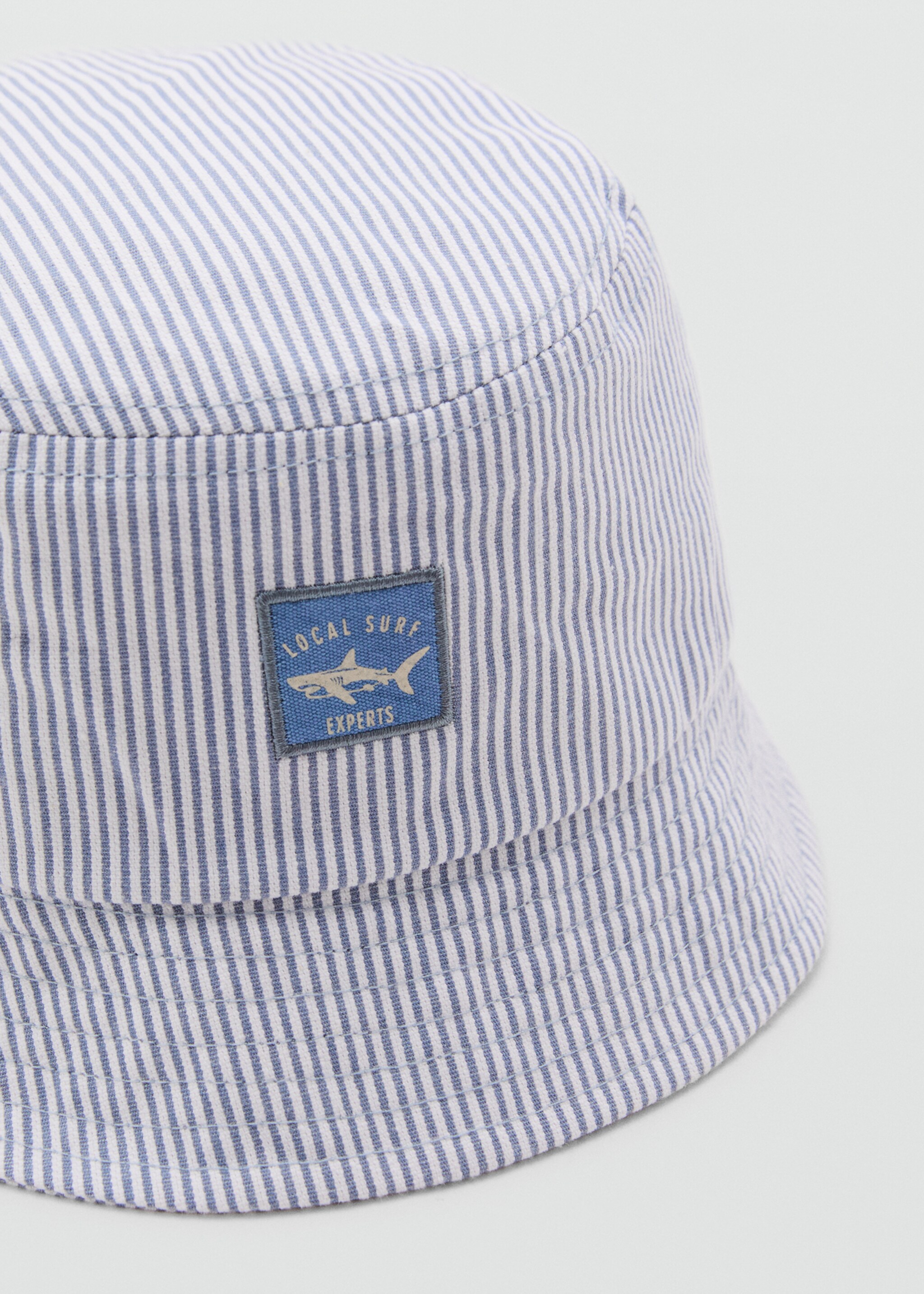 Klobouk cloche s proužky - Náhled ve středové rovině, Modrá obloha. Ref: 87045972-00.