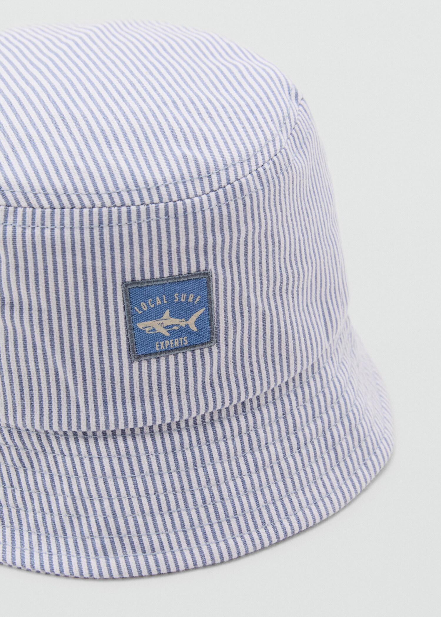 Klobouk cloche s proužky - Náhled ve středové rovině