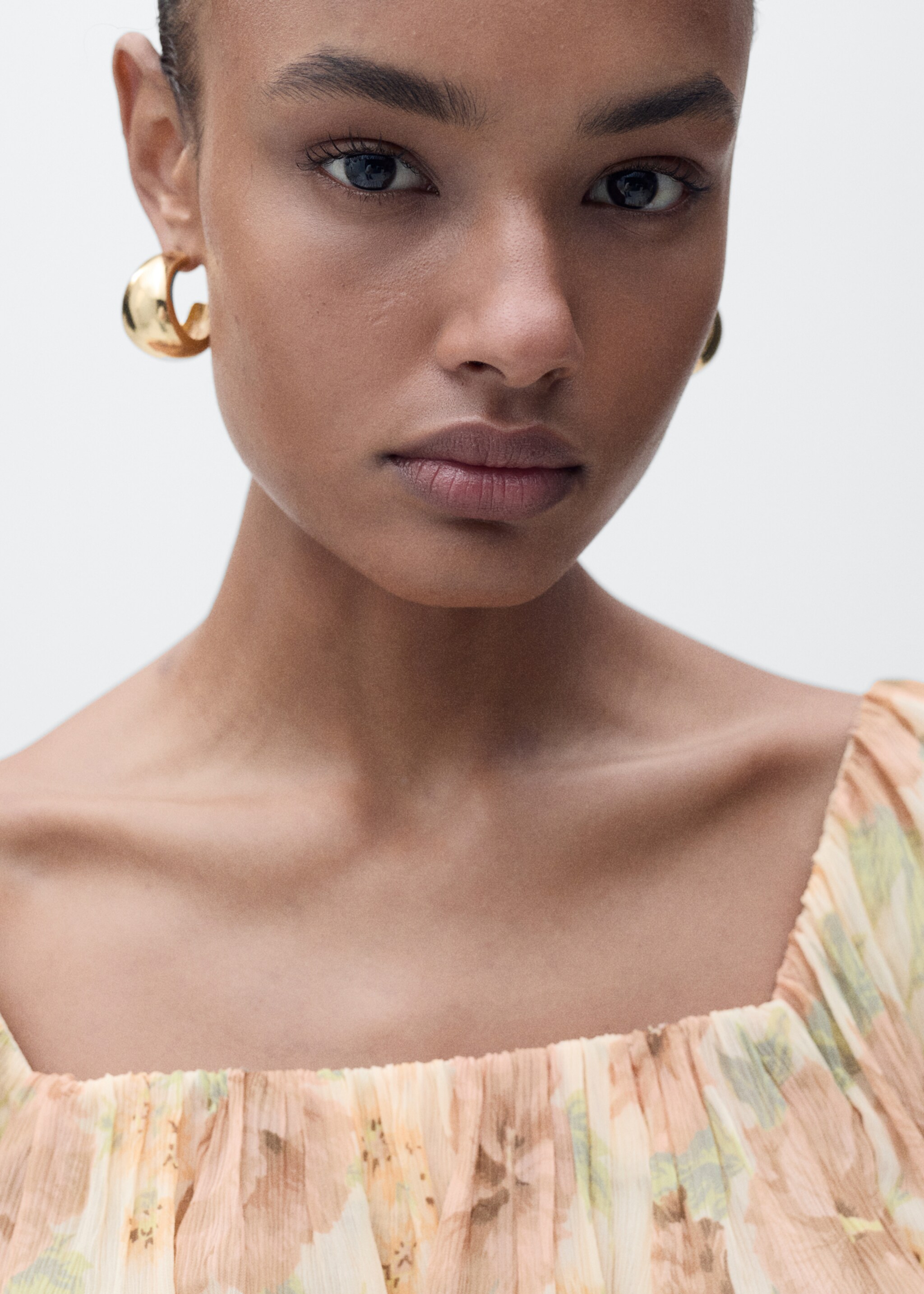 Blouse à dos ouvert - Détail de l'article 1, Écru. Ref: 87045994-00.