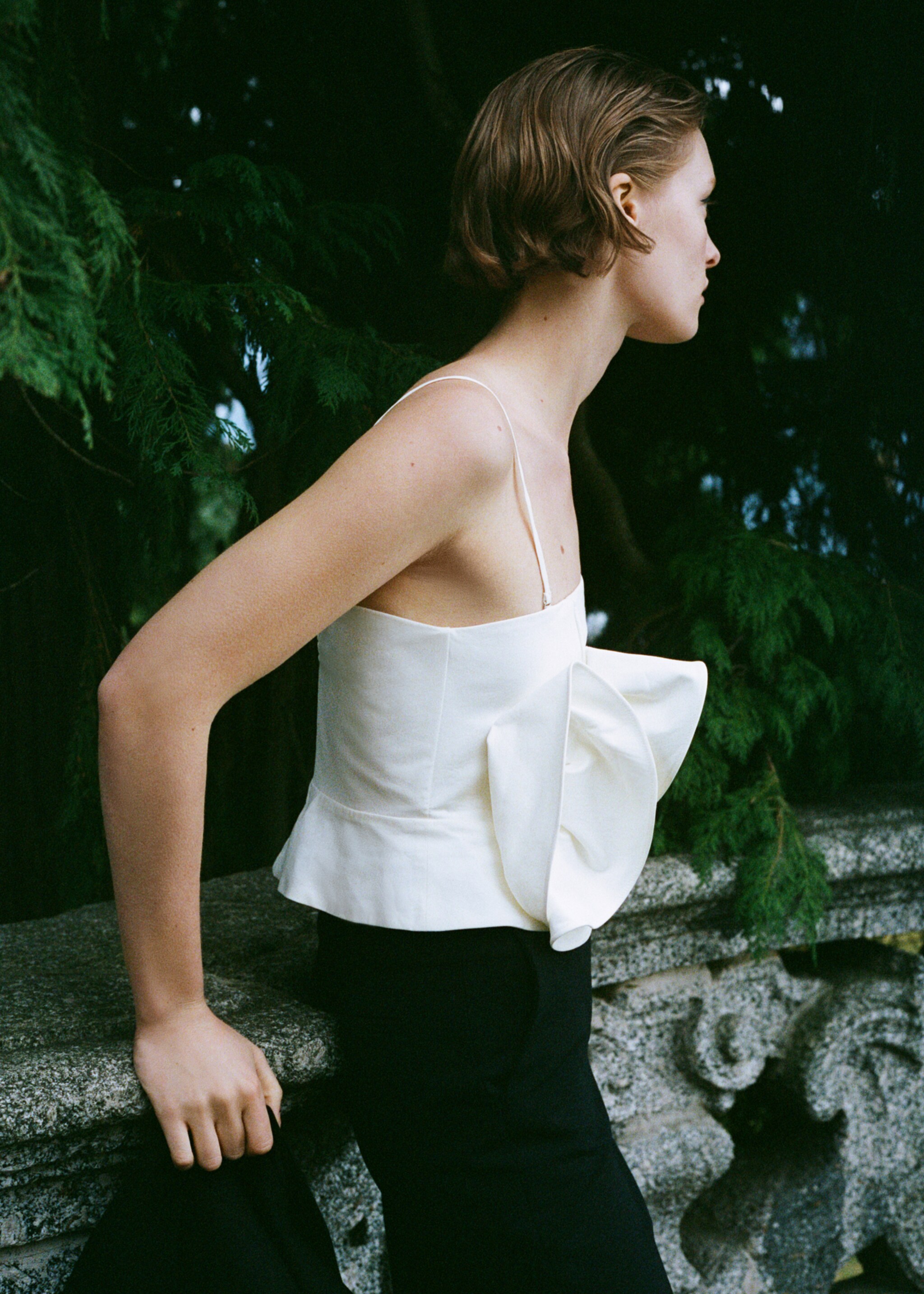 Top maxi volante - Detalle del artículo 6, Blanco roto. Ref: 87046371-00.