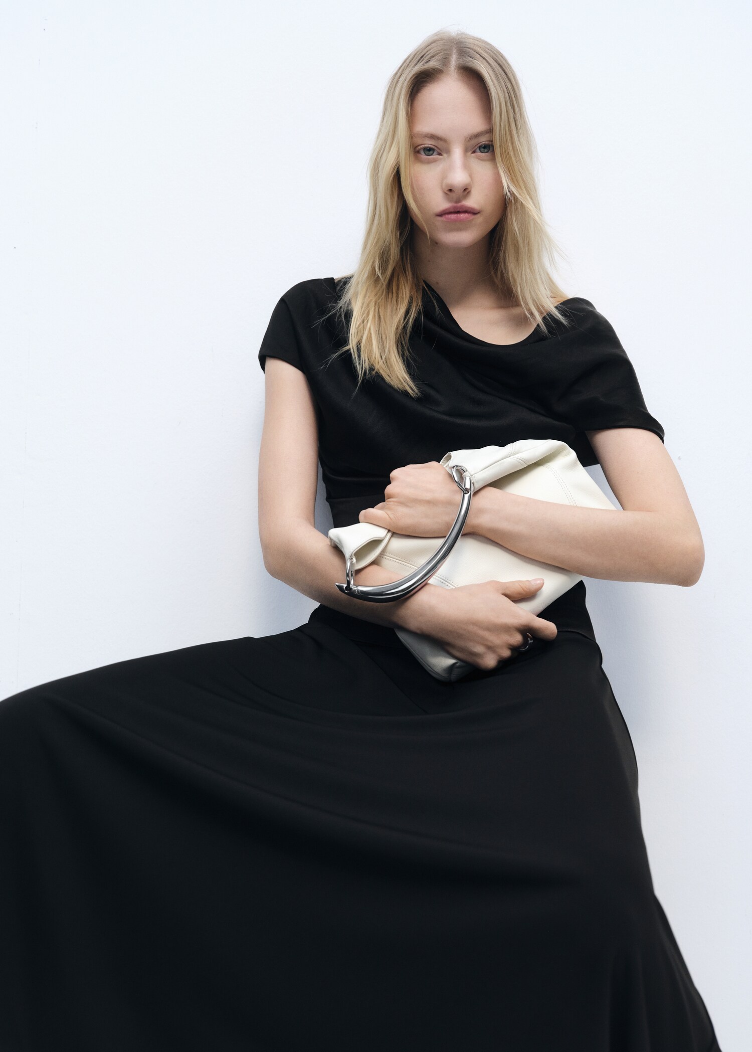 Short-sleeved draped blouse - Details of the article 2