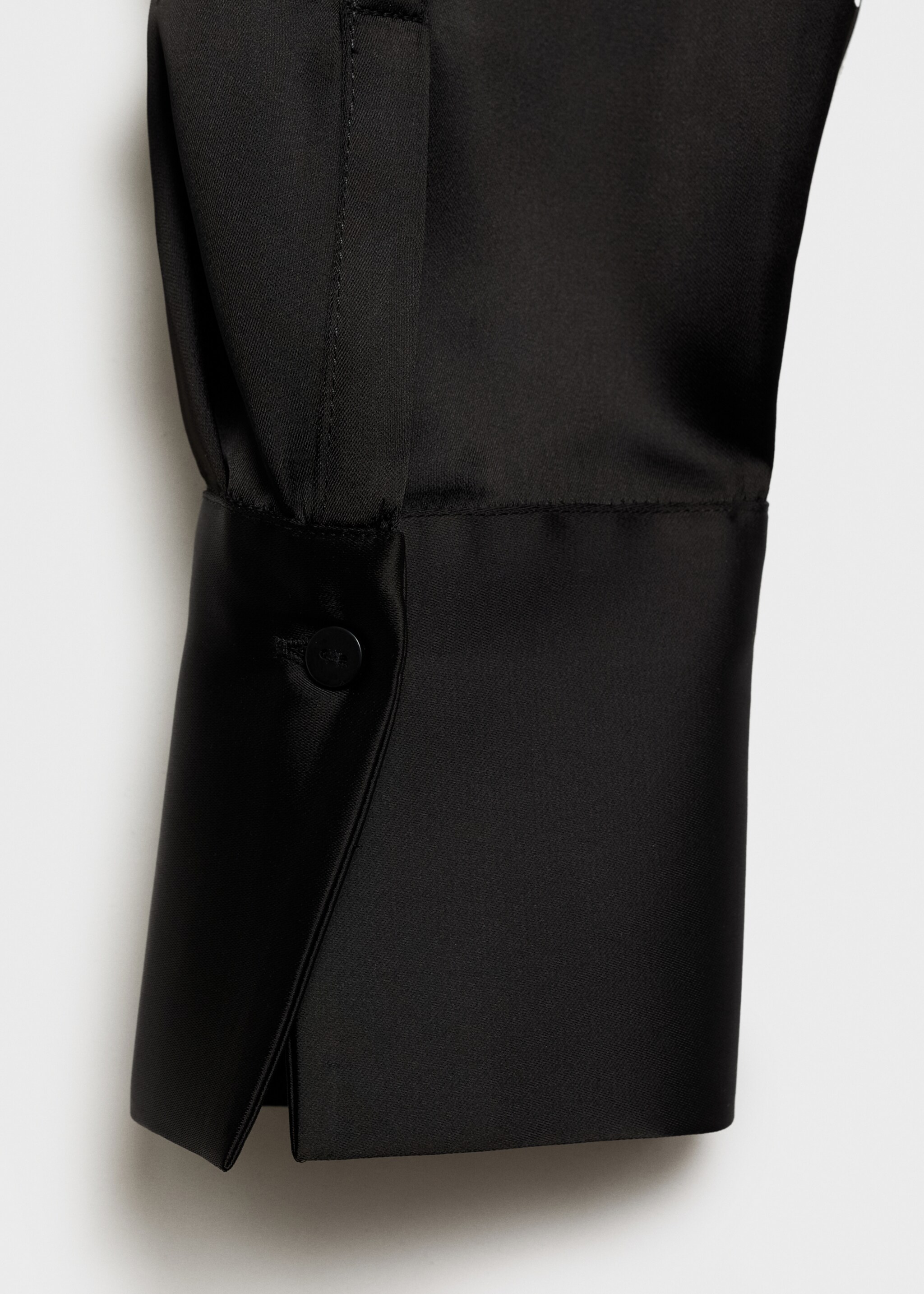 Chemise satinée boutons dissimulés - Détail de l'article 0, Noir. Ref: 87046711-00.