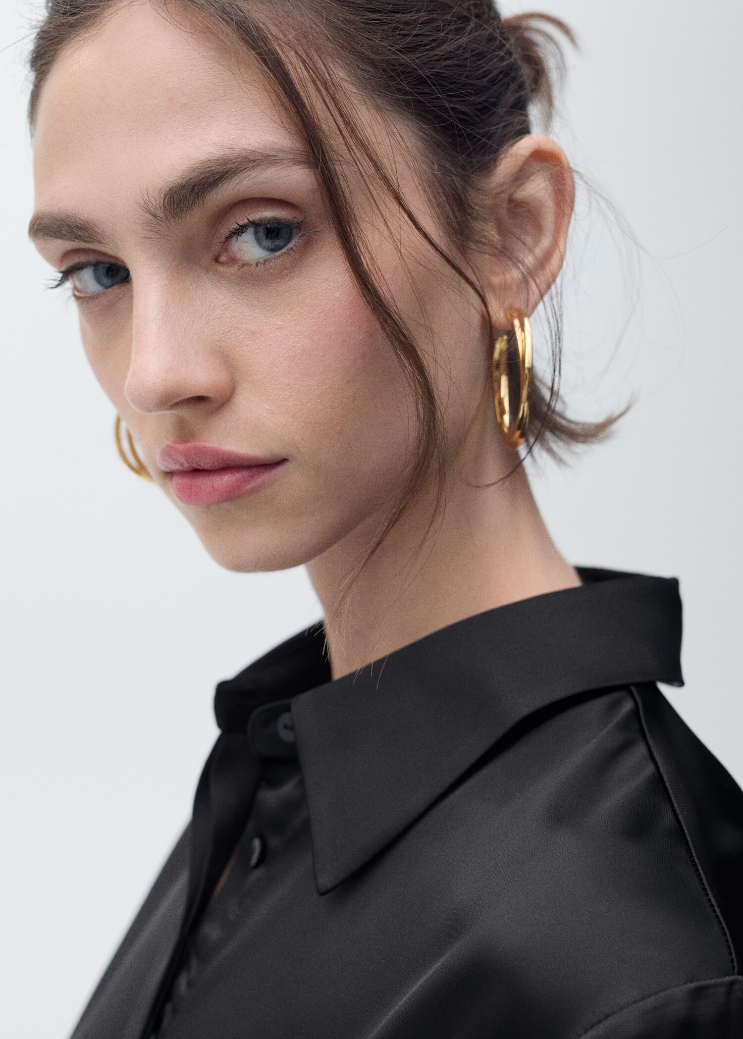 Chemise satinée boutons dissimulés - Détail de l'article 1