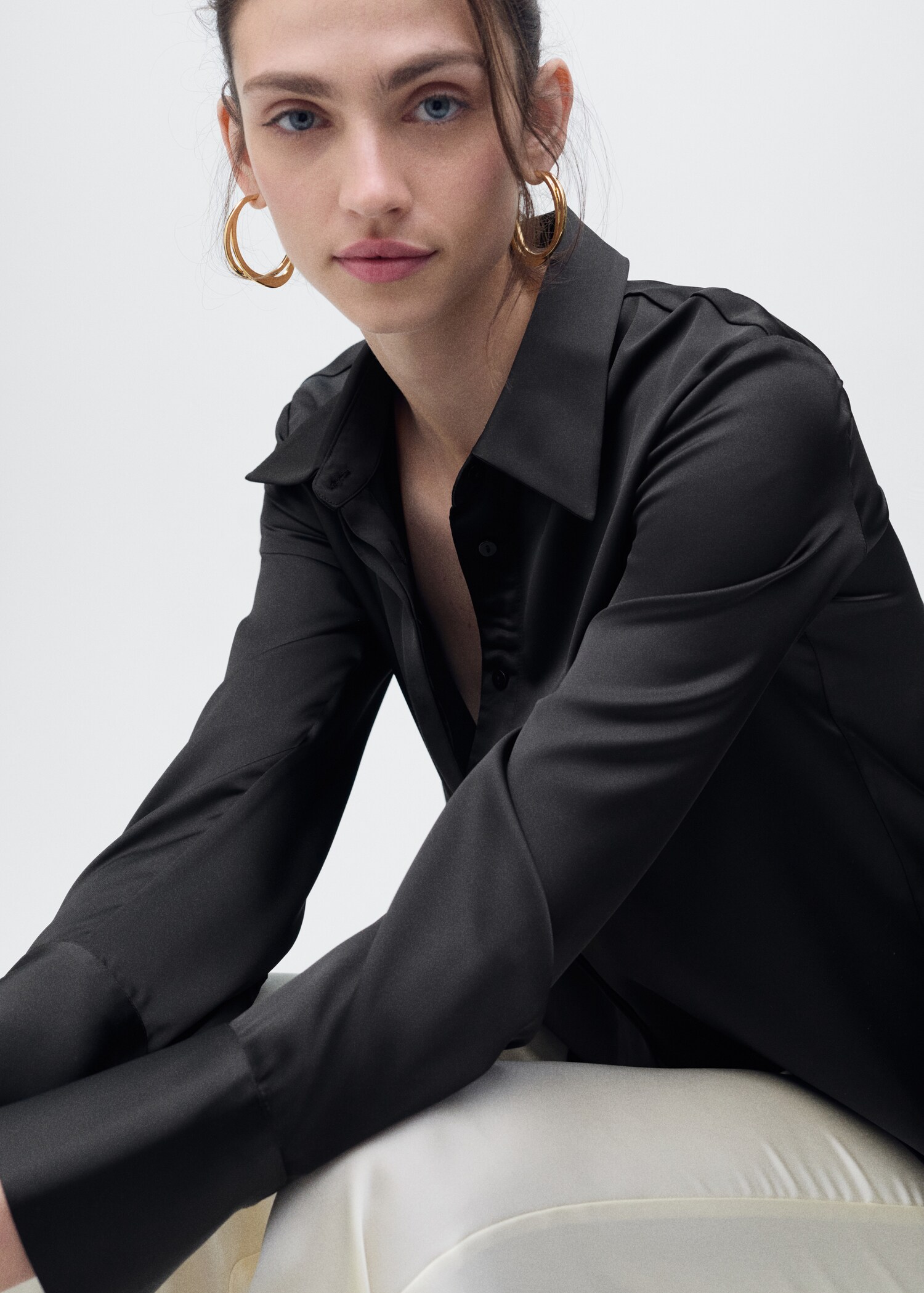 Chemise satinée boutons dissimulés - Détail de l'article 2