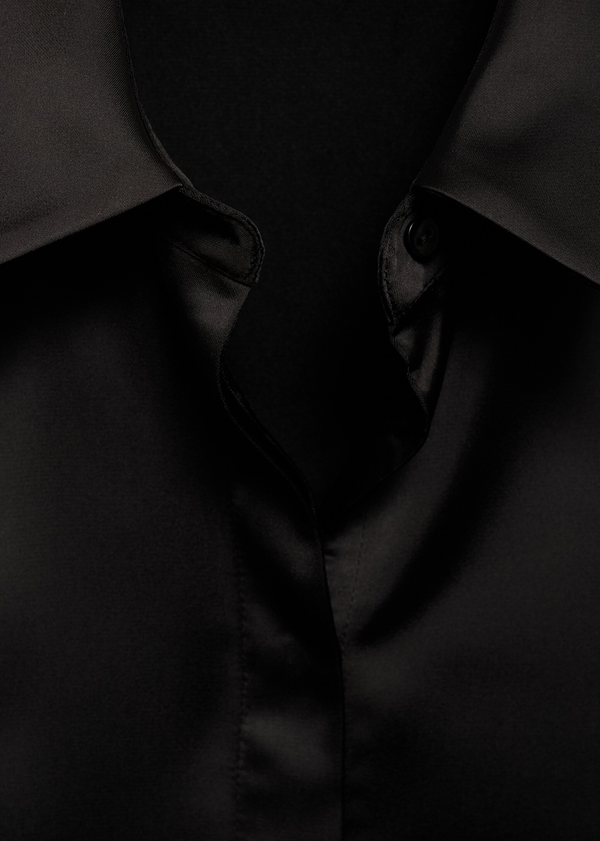 Chemise satinée boutons dissimulés - Détail de l'article 8, Noir. Ref: 87046711-00.
