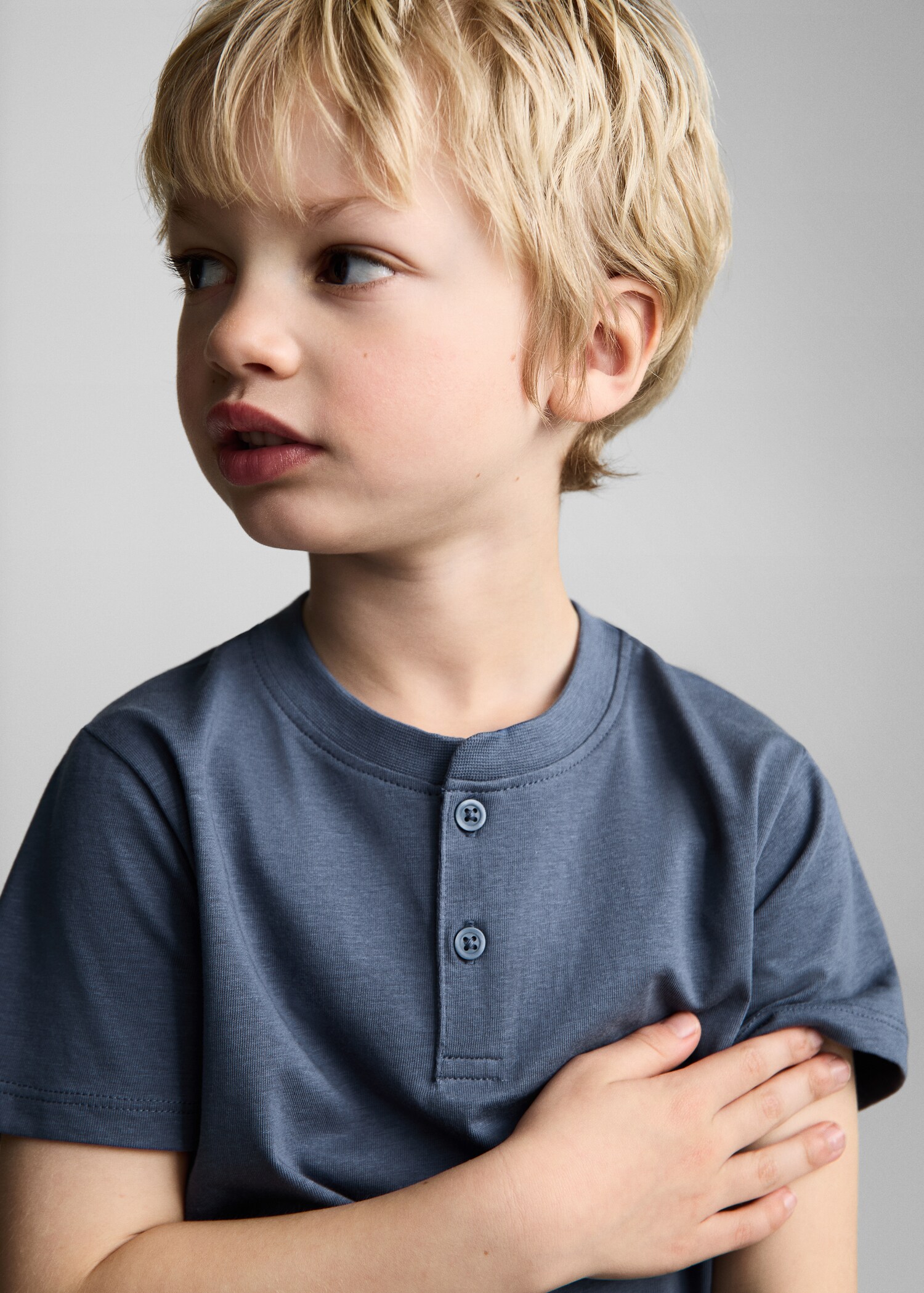 Katoenen T-shirt met knopen - Detail van het artikel 4