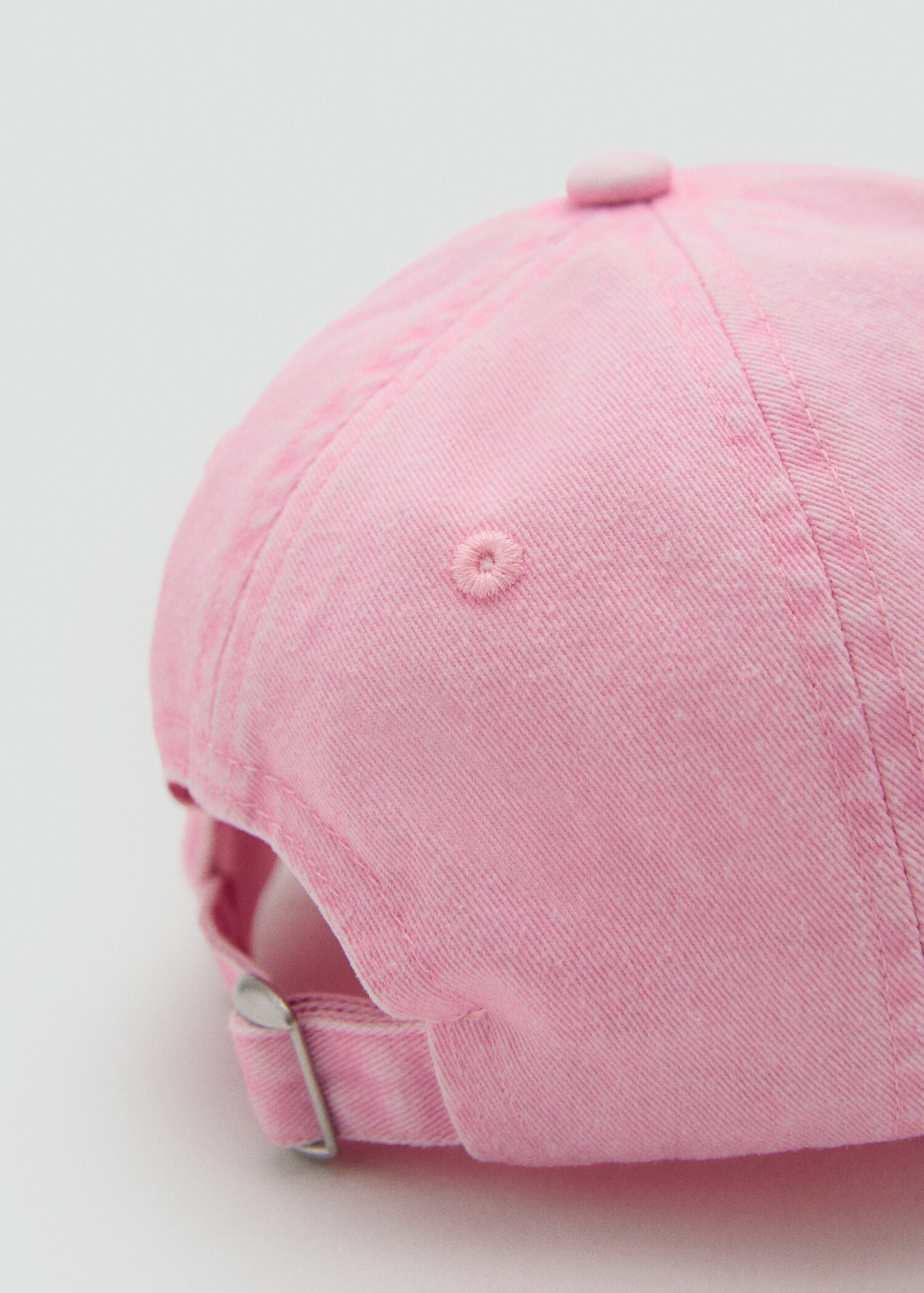 Čepice s detailem výšivky - Detail zboží 1