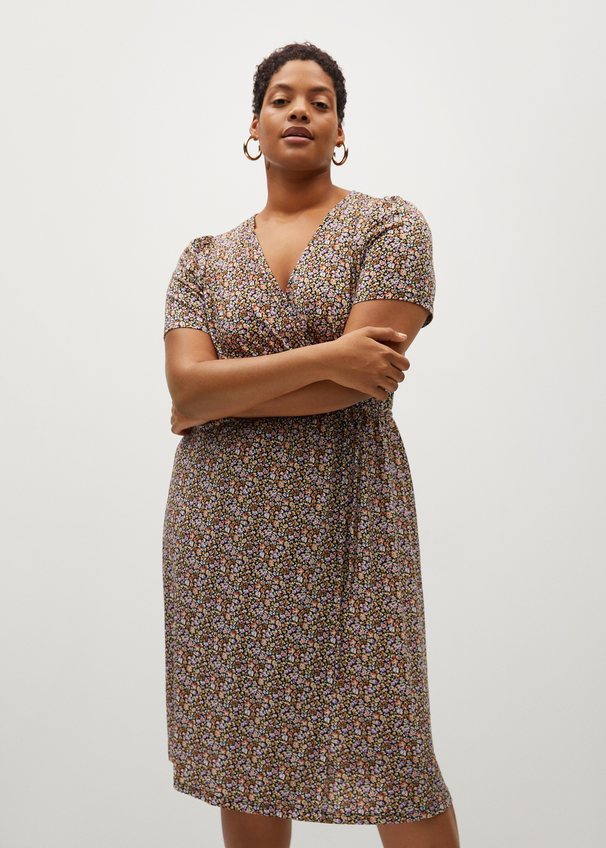 Vestido cruzado estampado - Plano medio