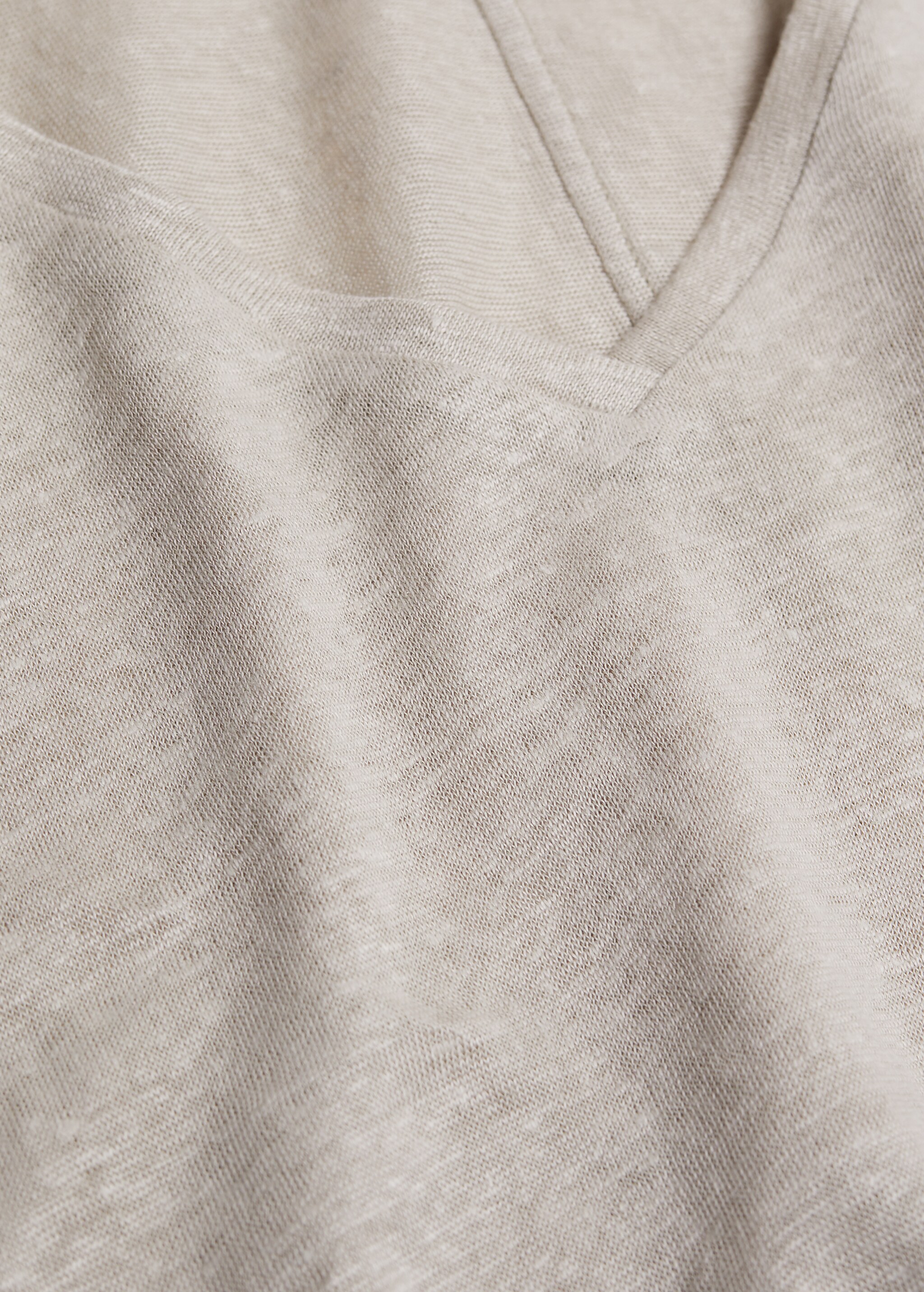 V-neck linen t-shirt - Details of the article 8