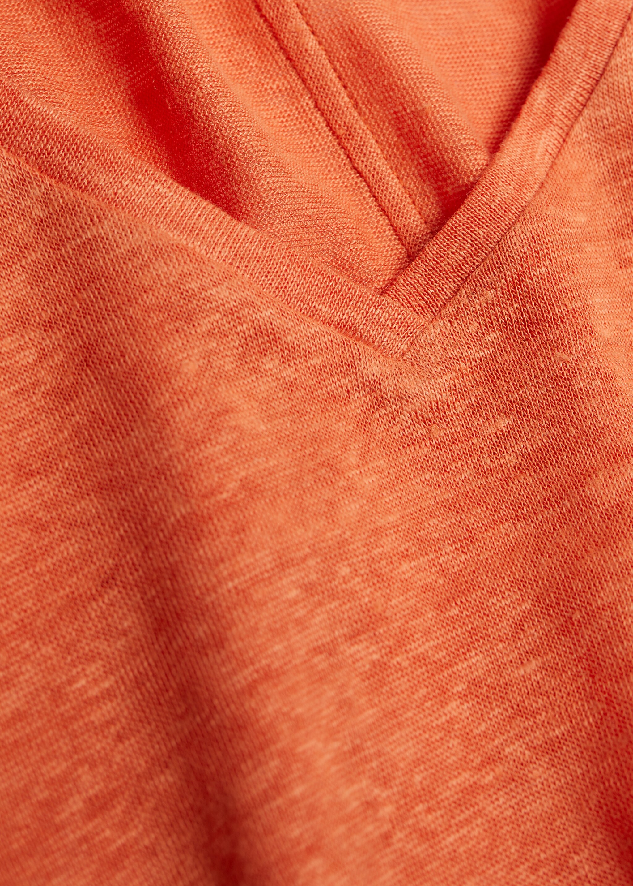 V-neck linen t-shirt - Details of the article 8