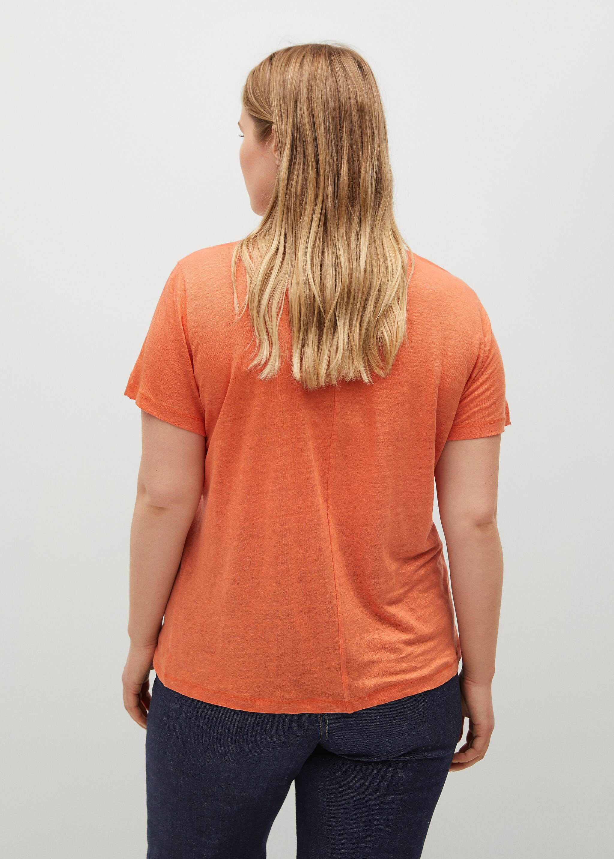 V-neck linen t-shirt - Reverse of the article