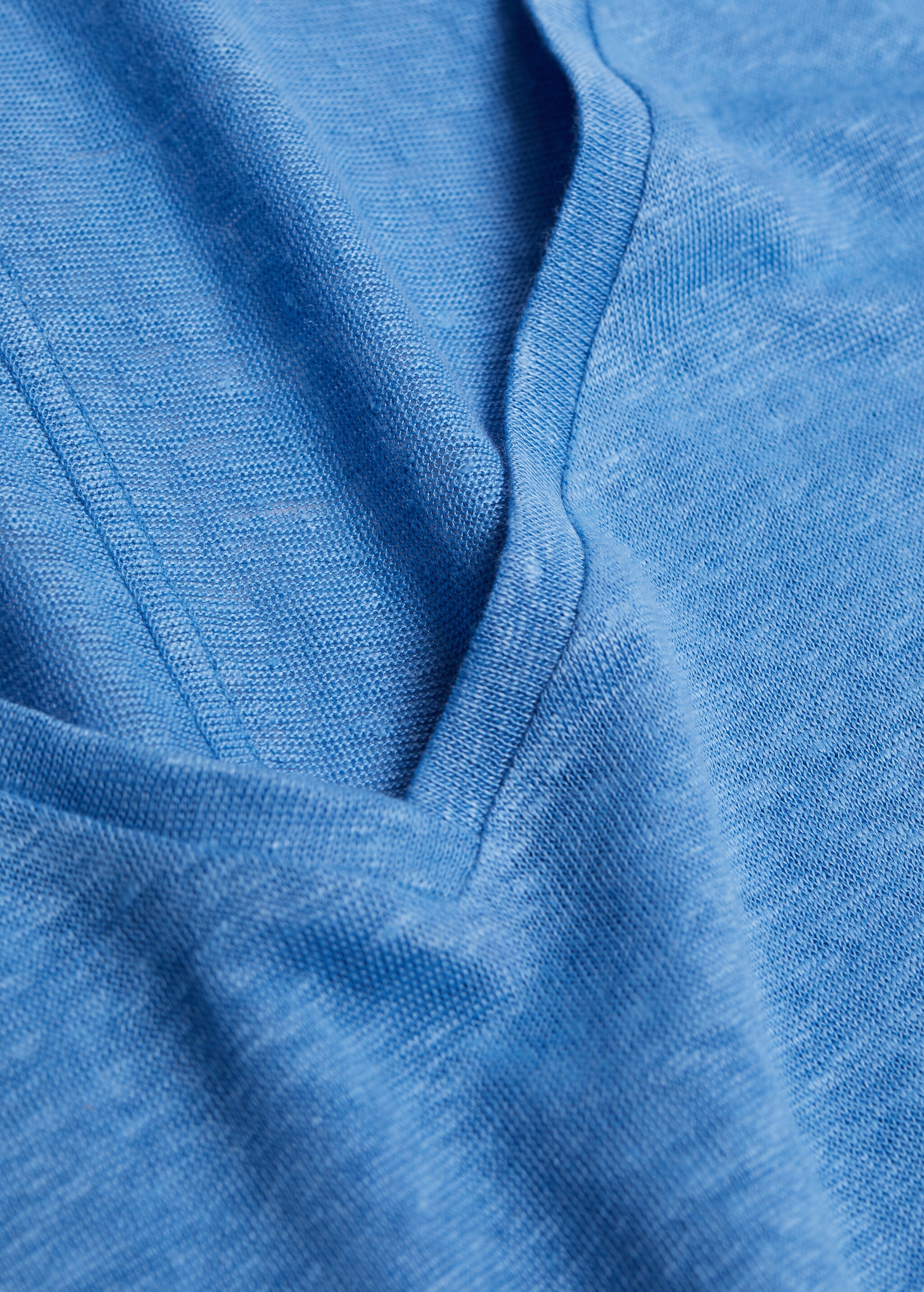 V-neck linen t-shirt - Details of the article 8