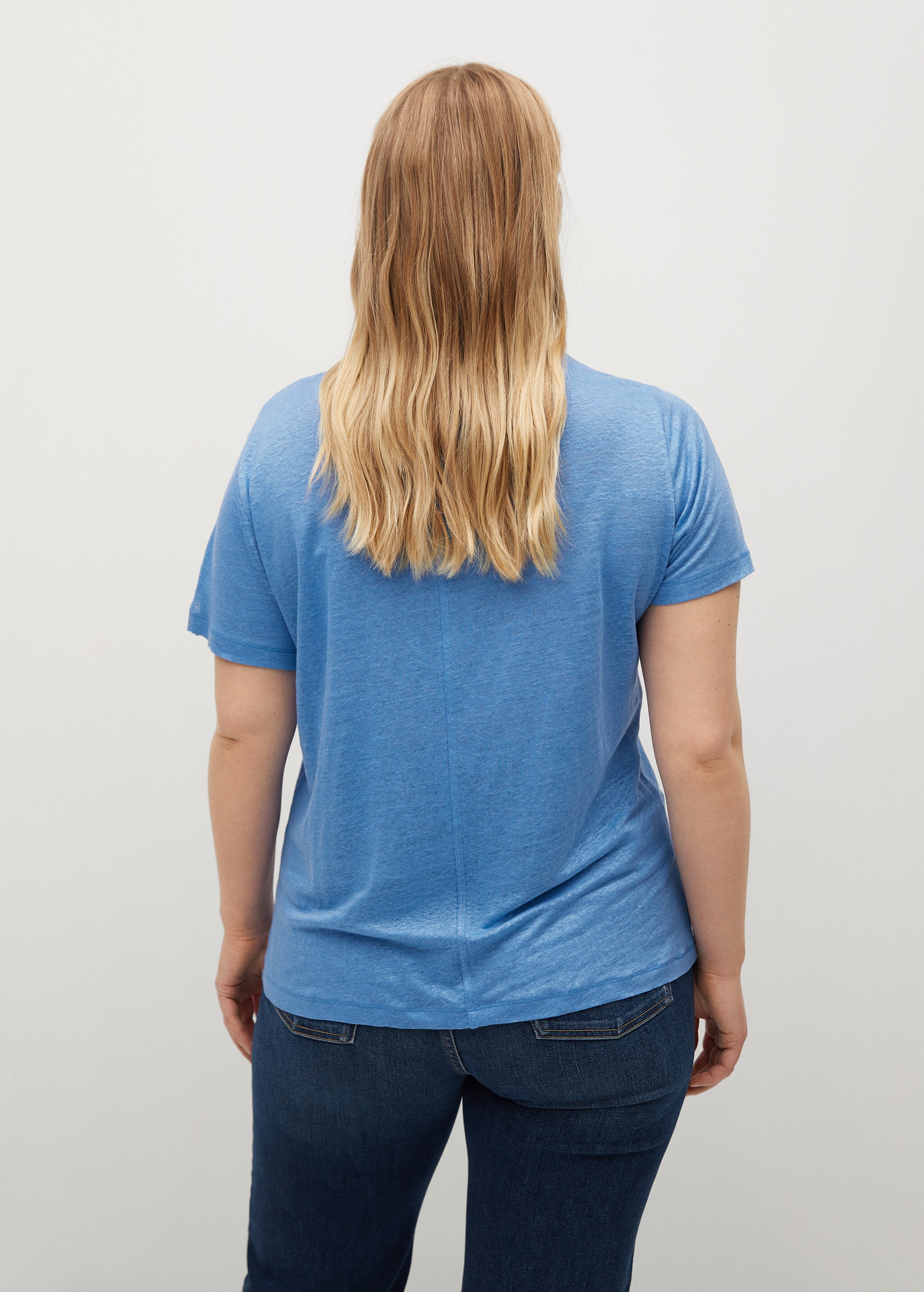 V-neck linen t-shirt - Reverse of the article
