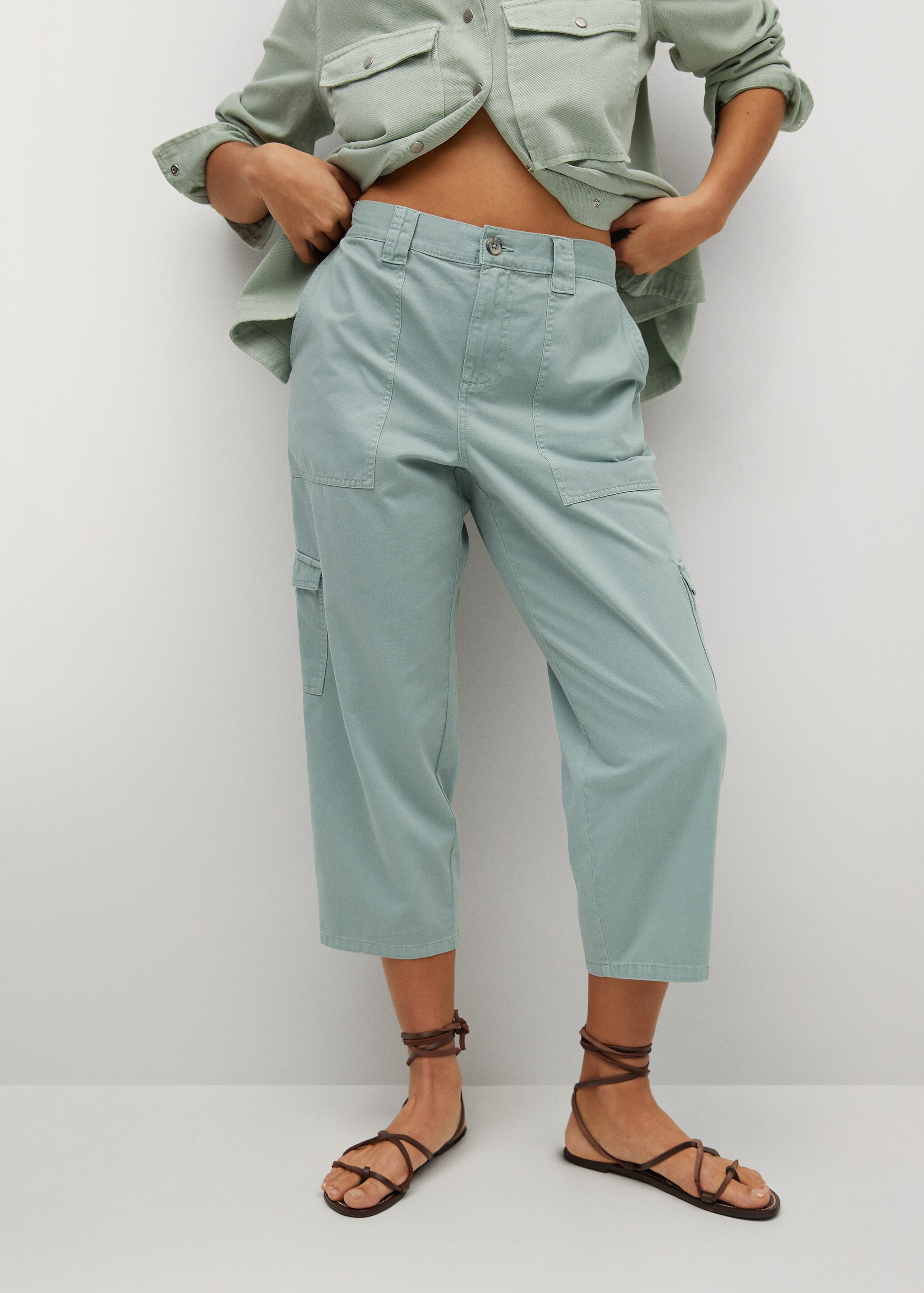 Jeans cargo crop - Plano medio