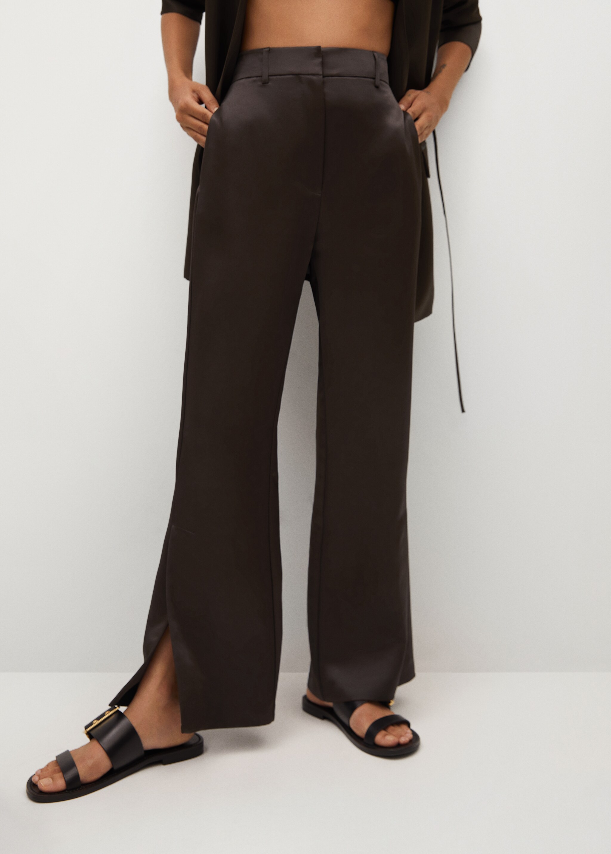 Pantalón satinado aberturas - Plano medio