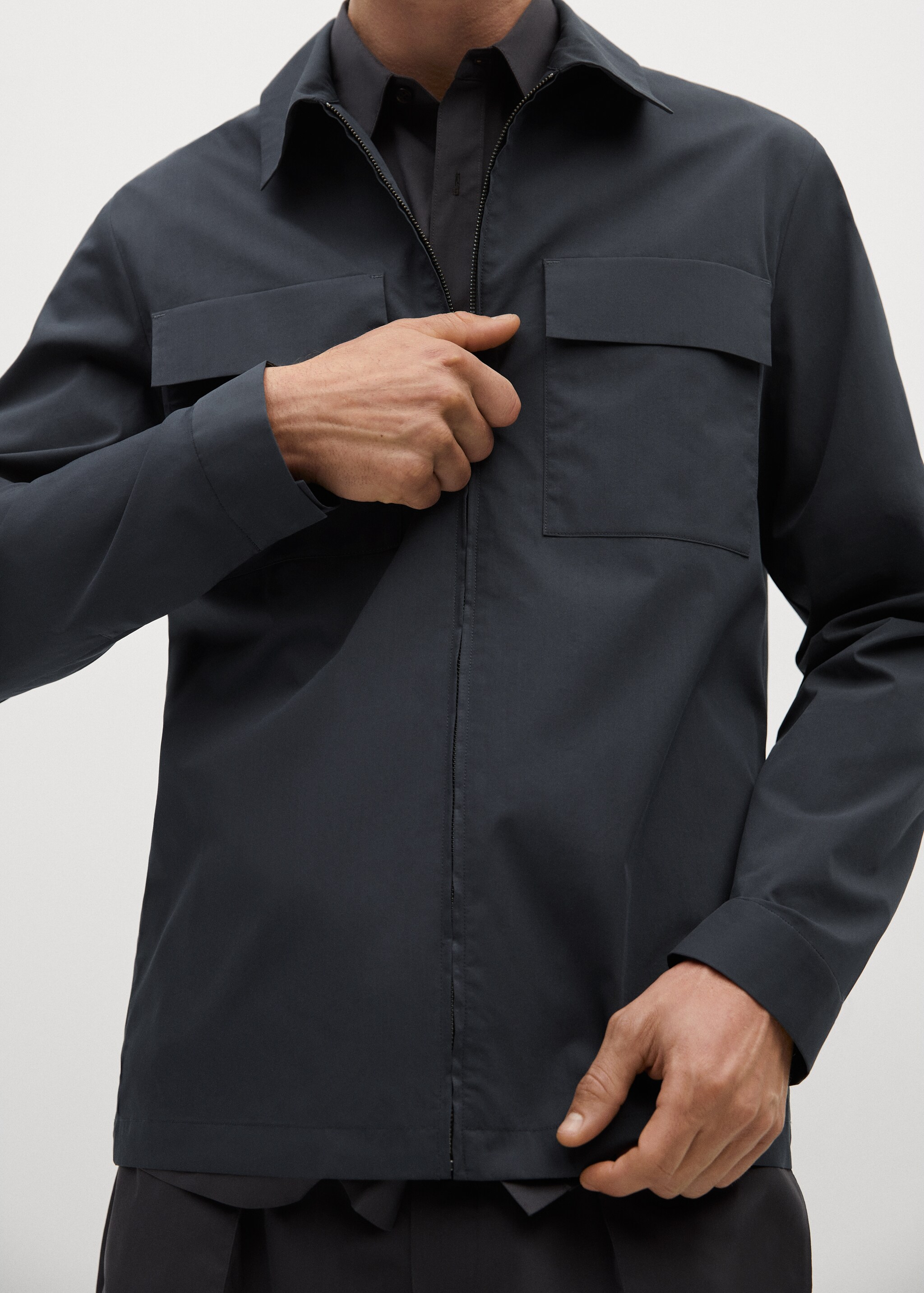 Chaqueta bolsillos tejido premium - Detalle del artículo 1