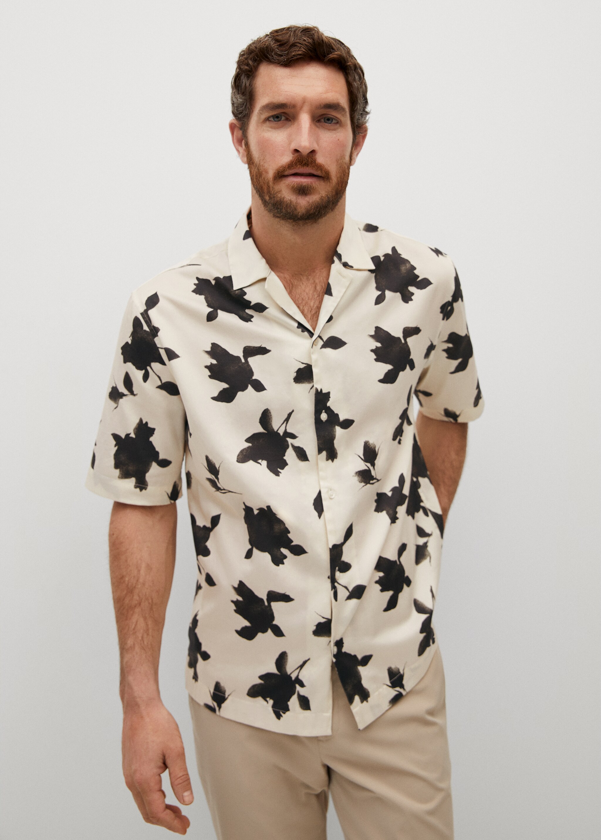 Camisa regular fit estampado floral - Plano medio