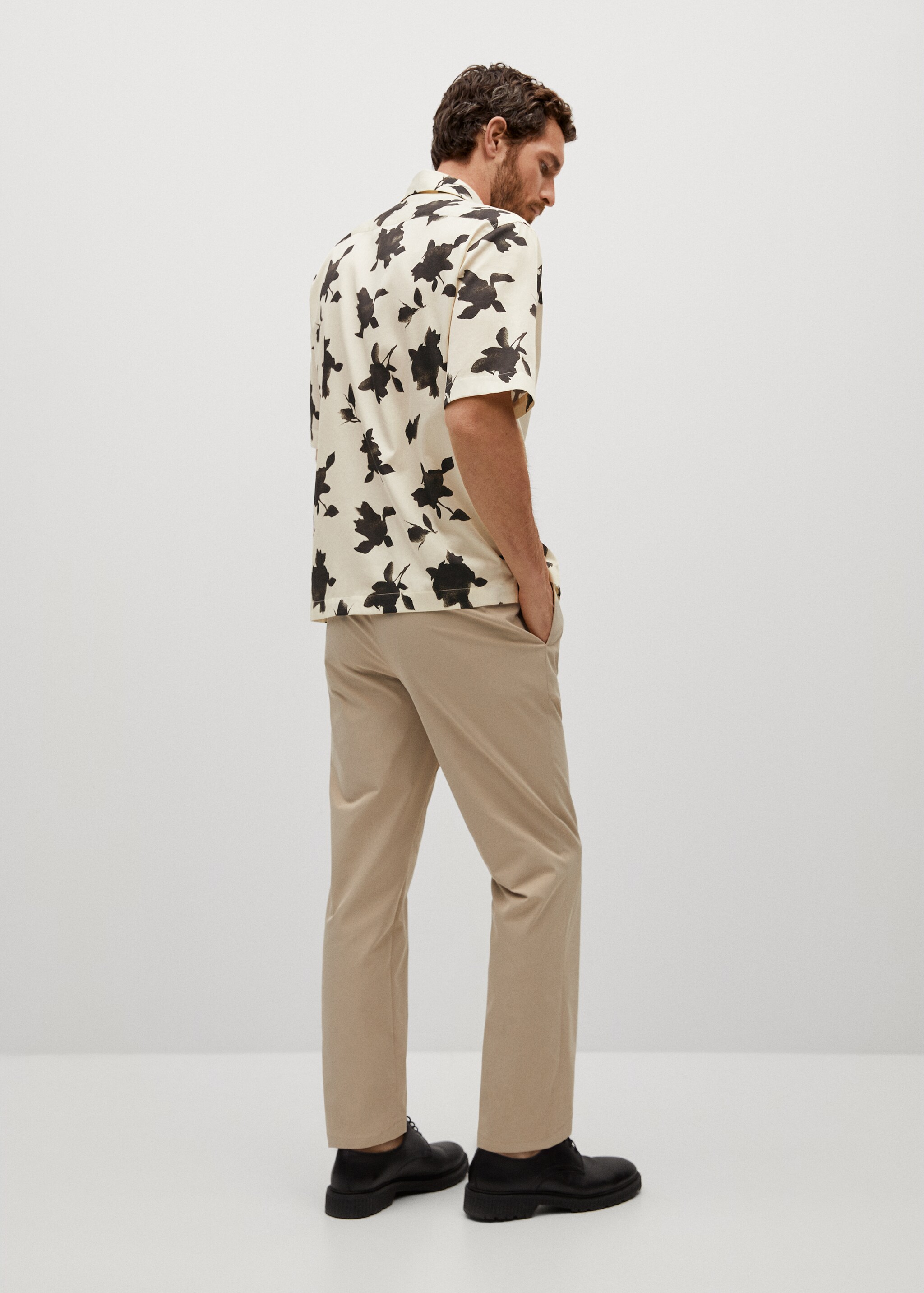 Camisa regular fit estampado floral - Reverso del artículo