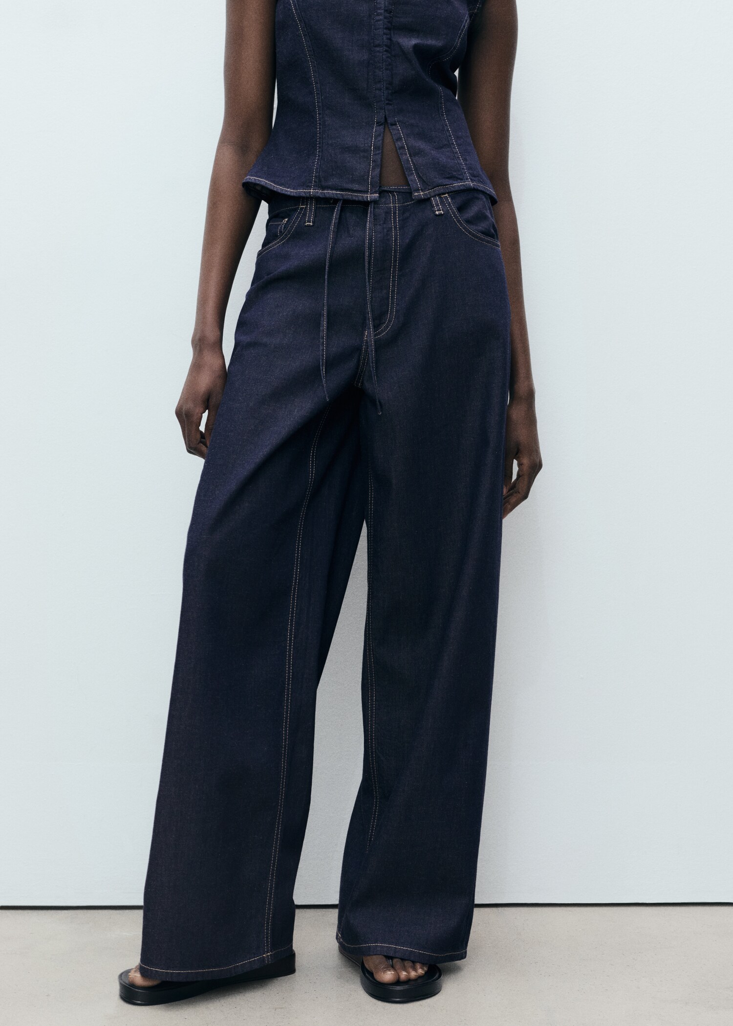 Wide-leg denim trousers with belt - Medium plane