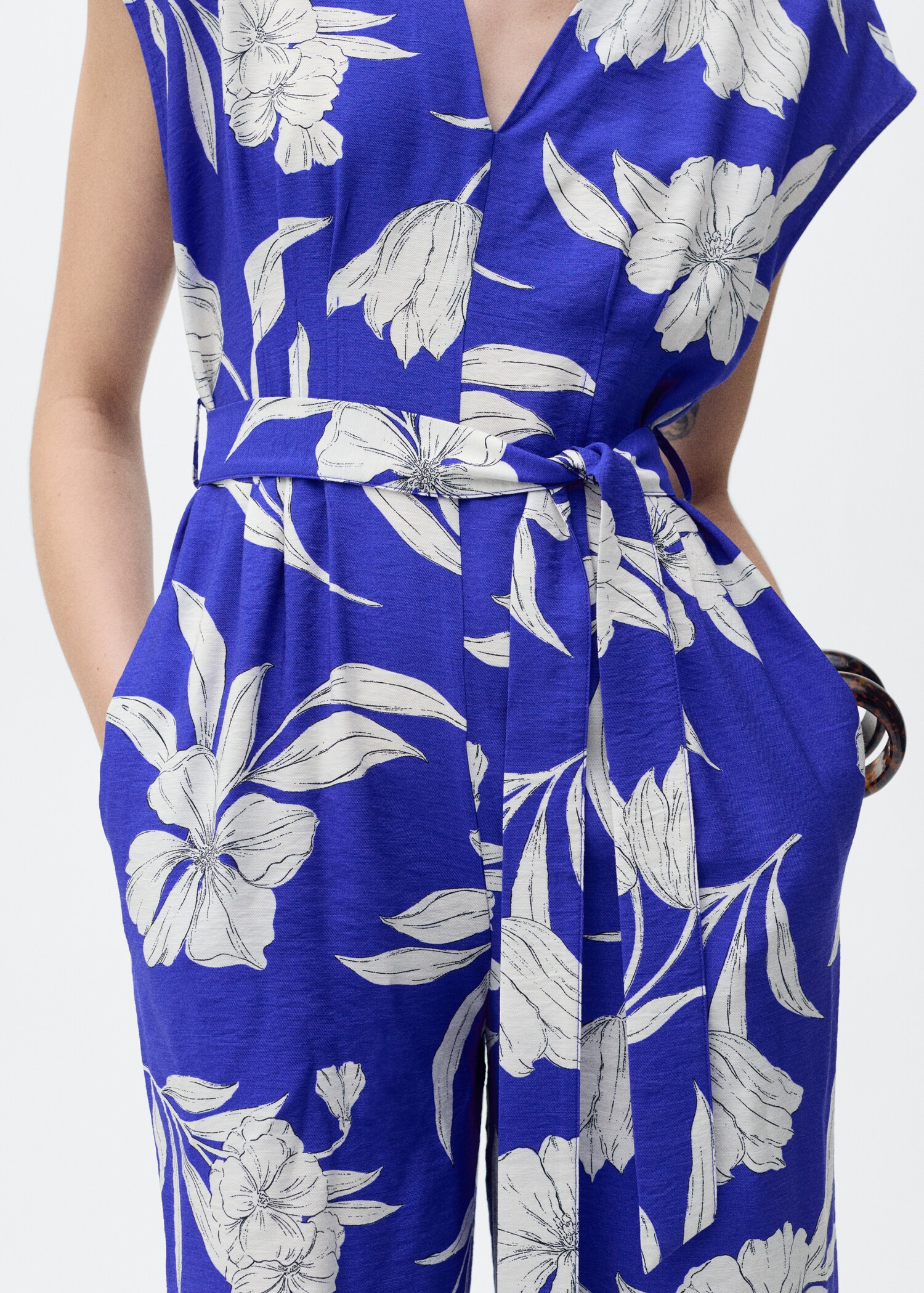 Printed long jumpsuit with belt - Details of the article 6