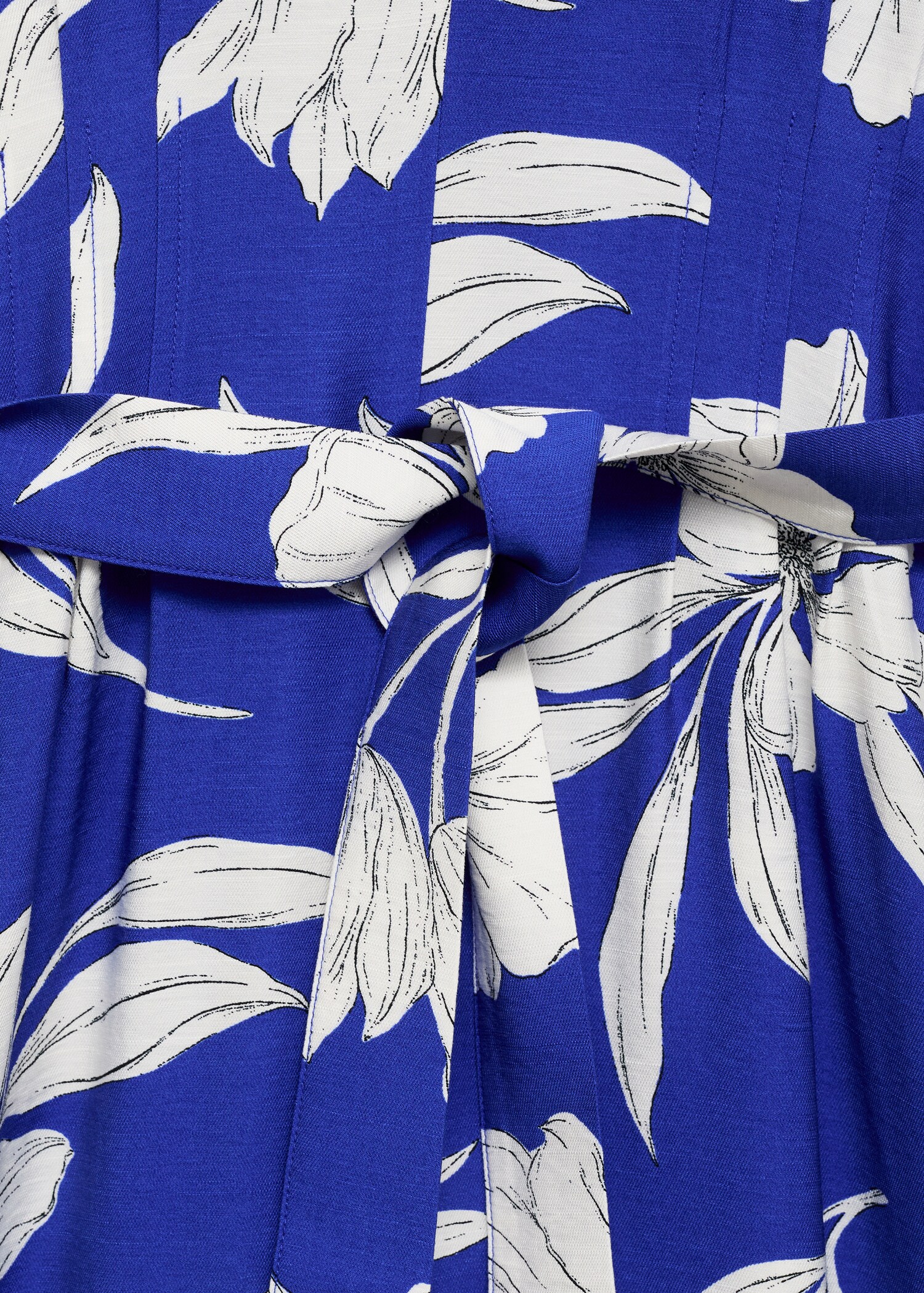 Printed long jumpsuit with belt - Details of the article 8