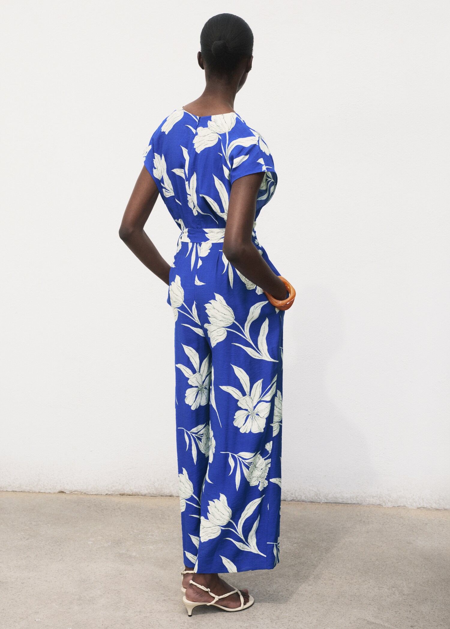 Printed long jumpsuit with belt - Reverse of the article