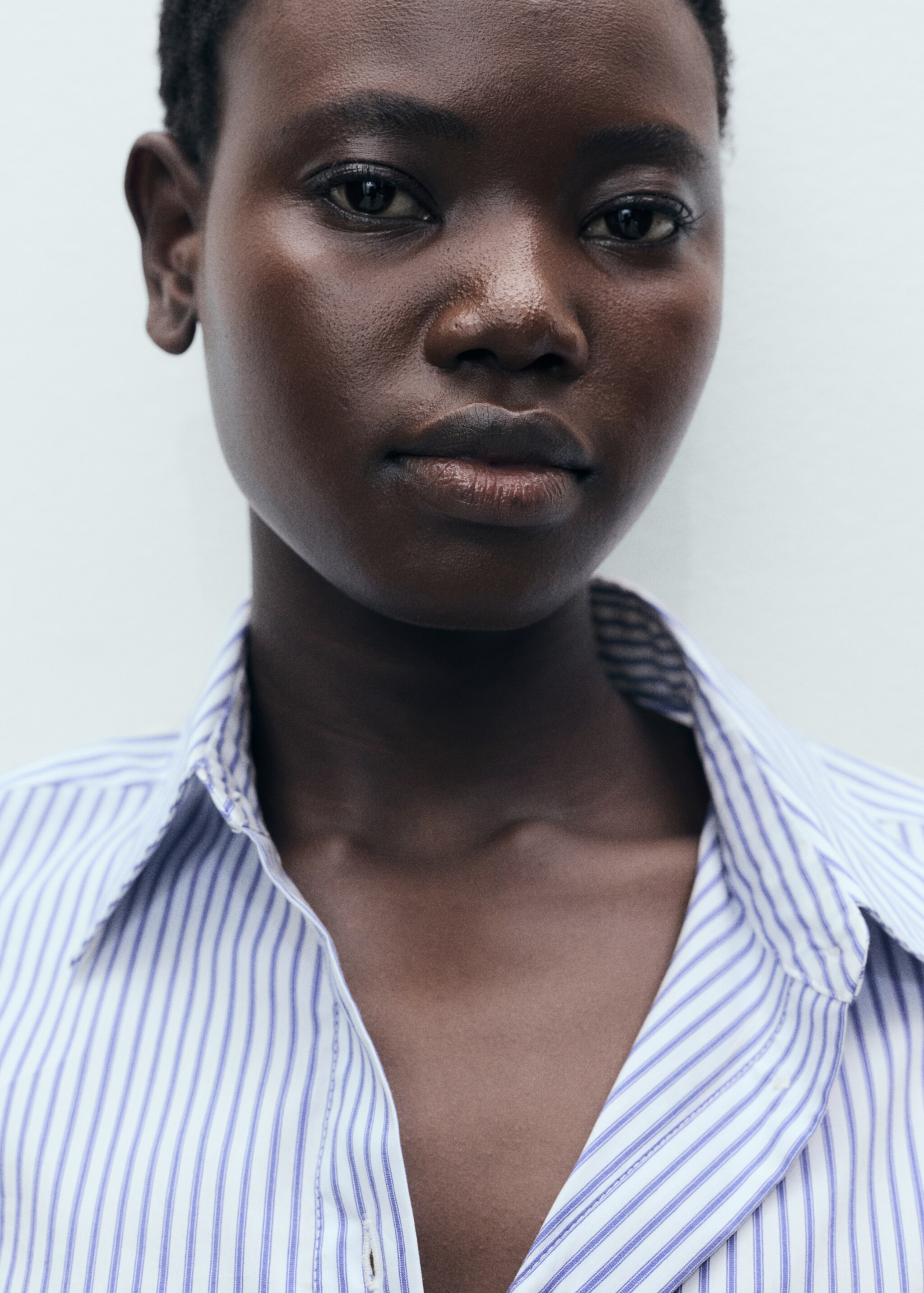 Camisa ratlles màniga multiposició - Detall de l'article 1, Blau. Ref: 87047188-00.