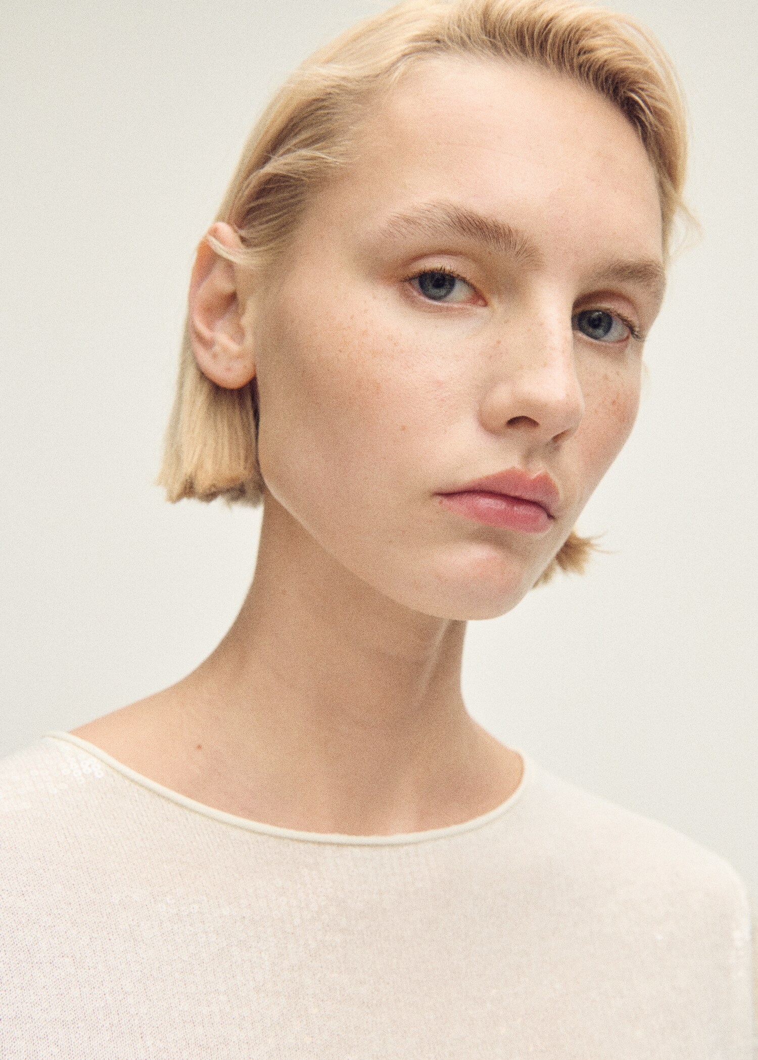 Kortärmad stickad paljettröja - Detaljer om artikeln 1