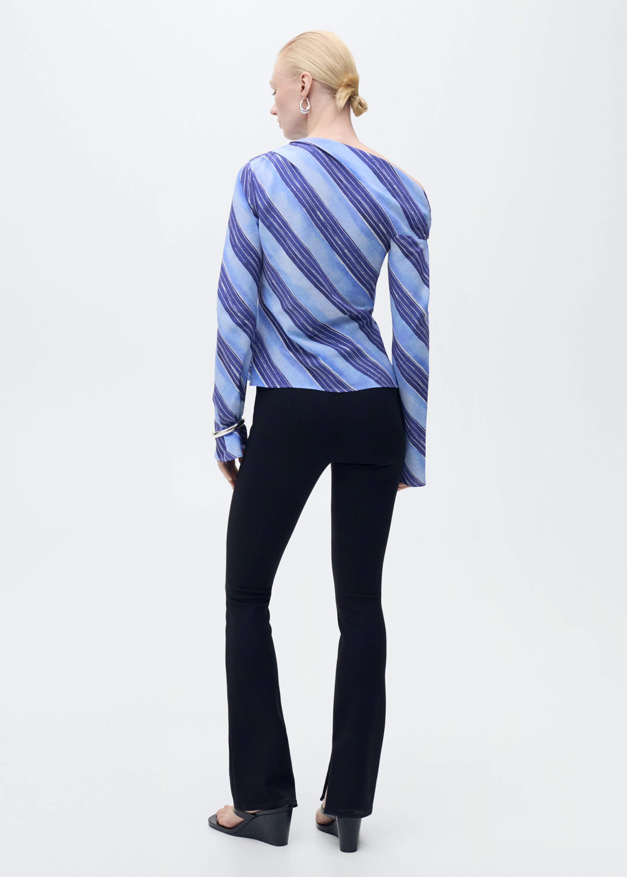 Asymmetrical striped blouse - Reverse of the article, Sky Blue. Ref: 87047193-00.