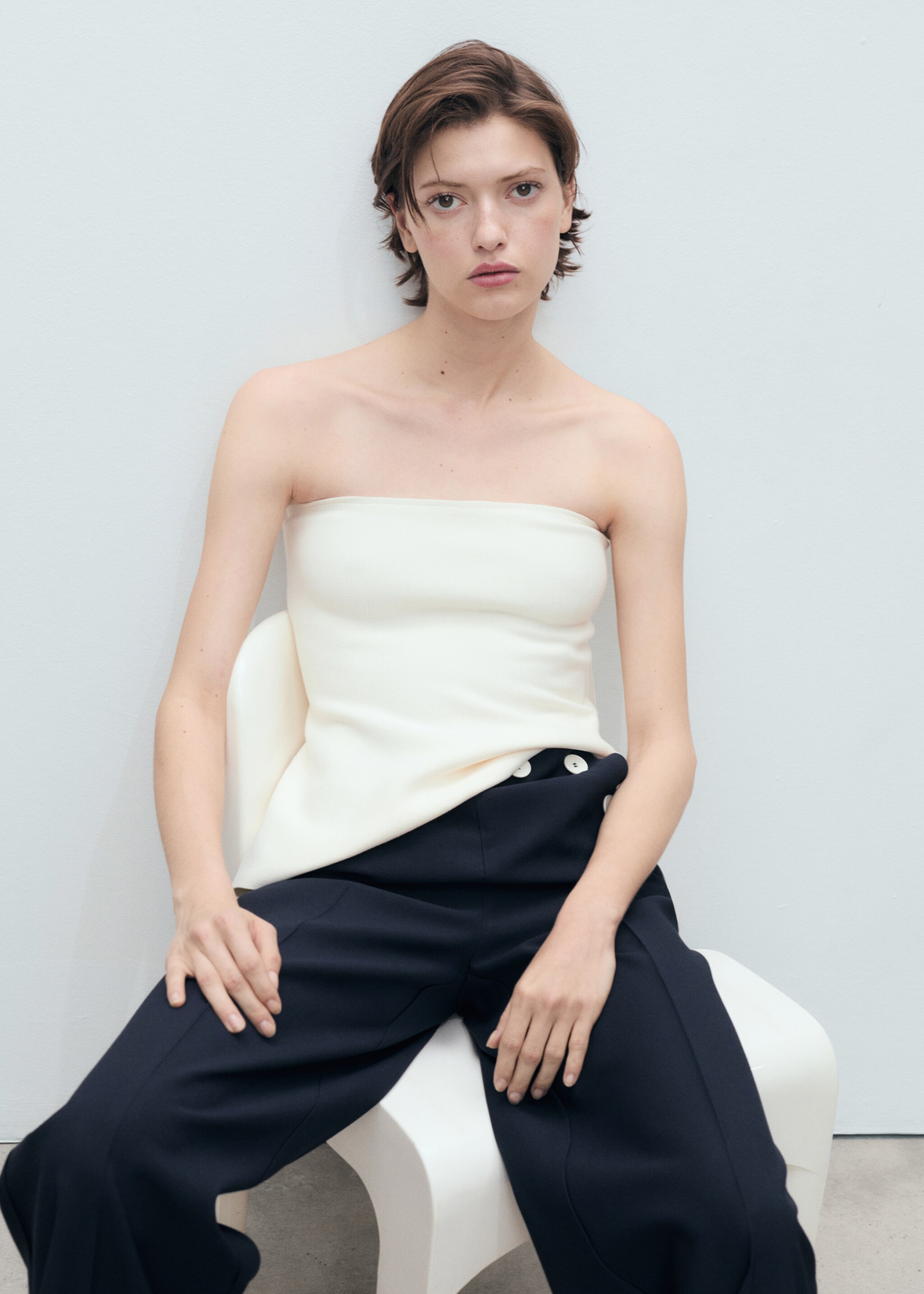 Straight-fit trousers with contrasting buttons - Details of the article 1, Navy. Ref: 87047196-00.