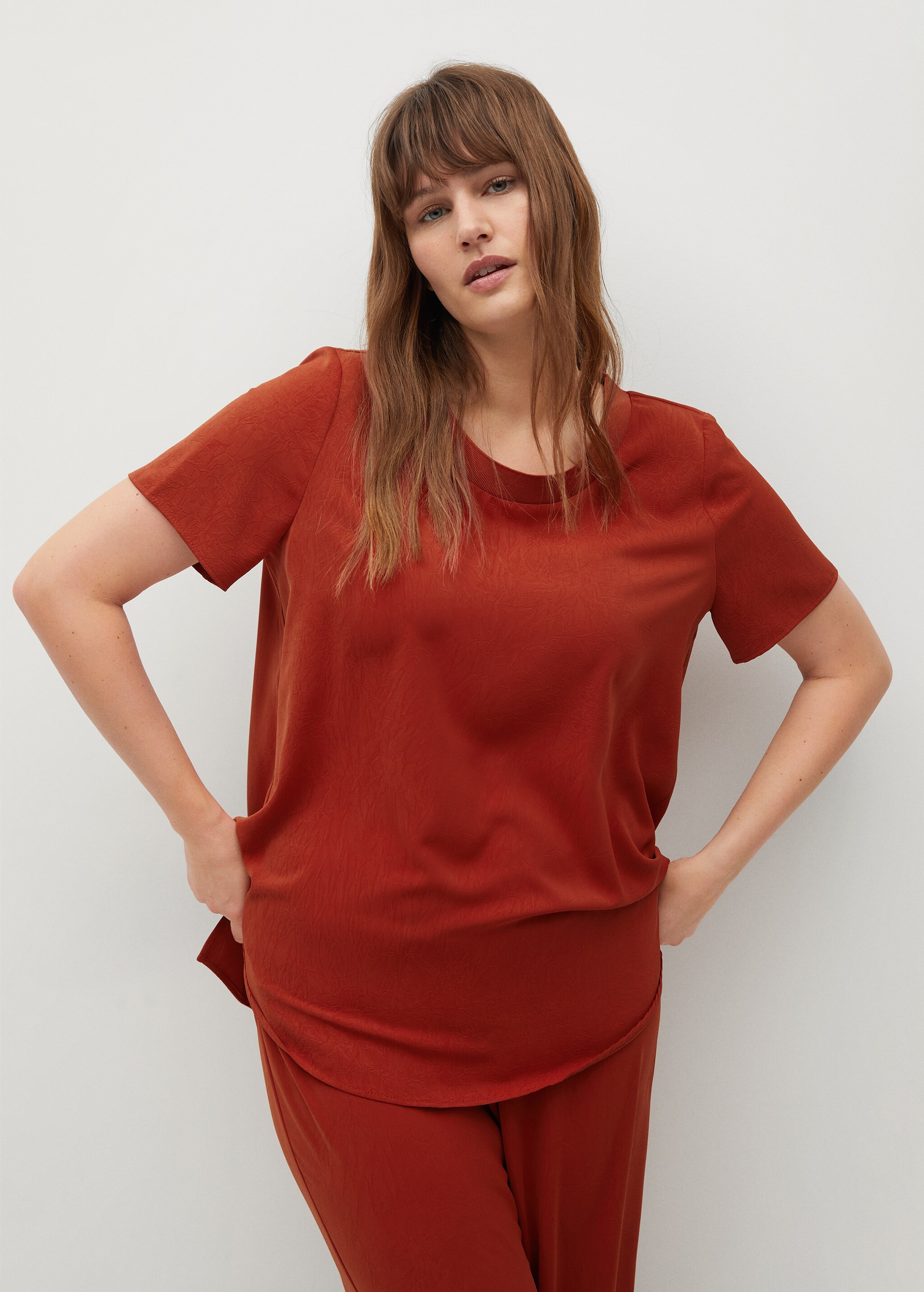 Blusa efecto arrugado - Plano medio