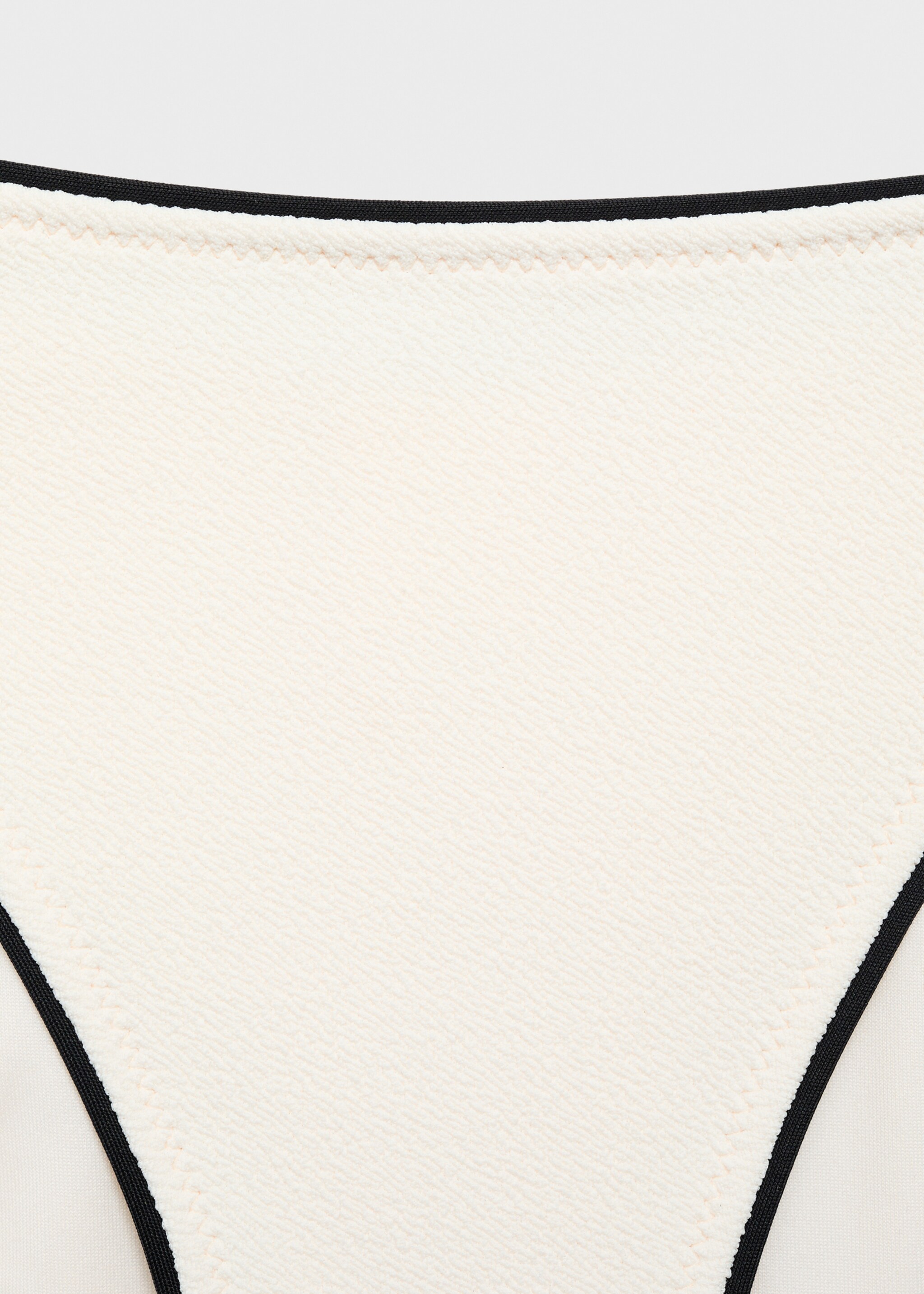 Calceta bikini rivets contrast - Detall de l'article 0, Blanc. Ref: 87047686-00.