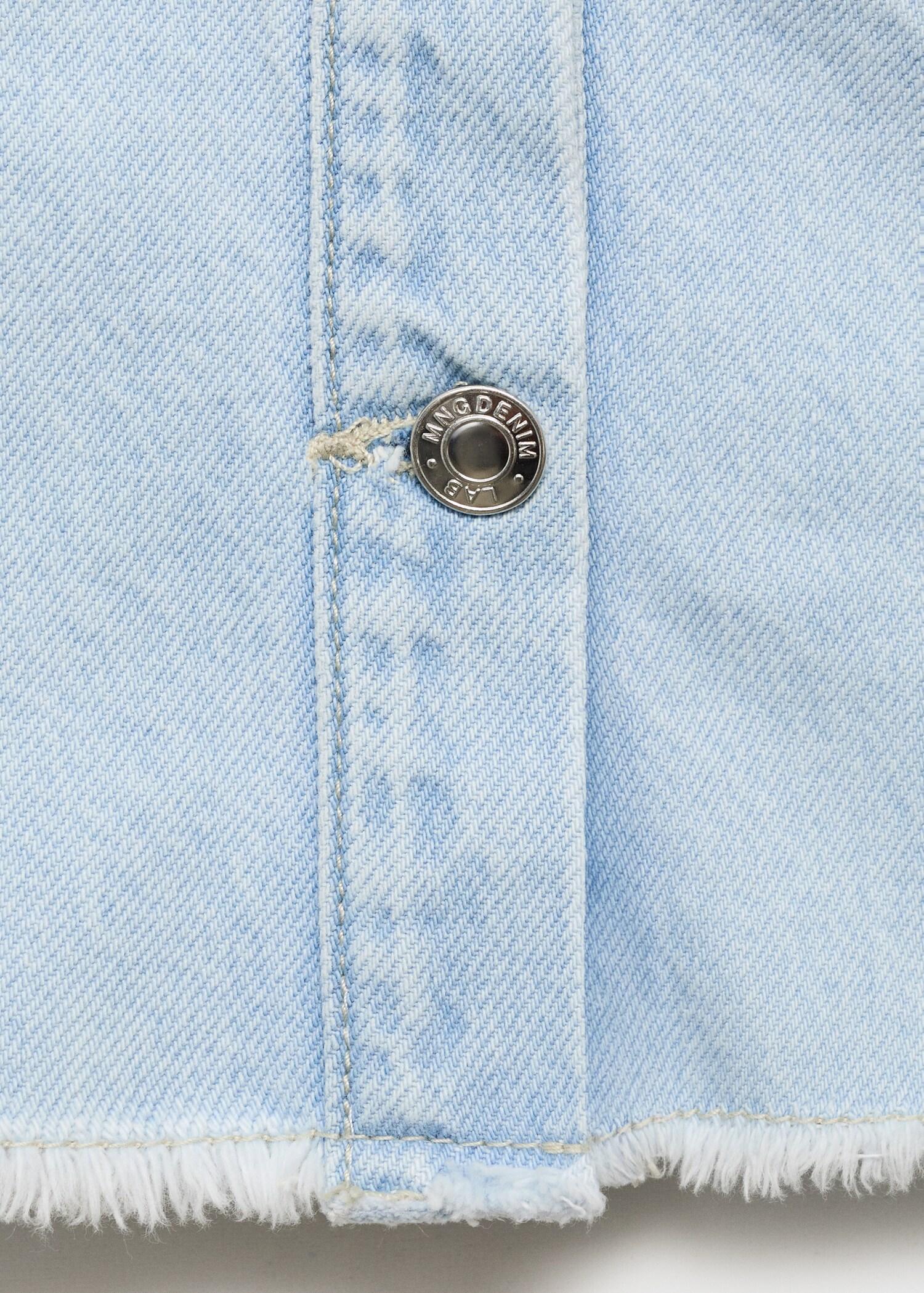 Denim jacket with frayed hem - Details of the article 0