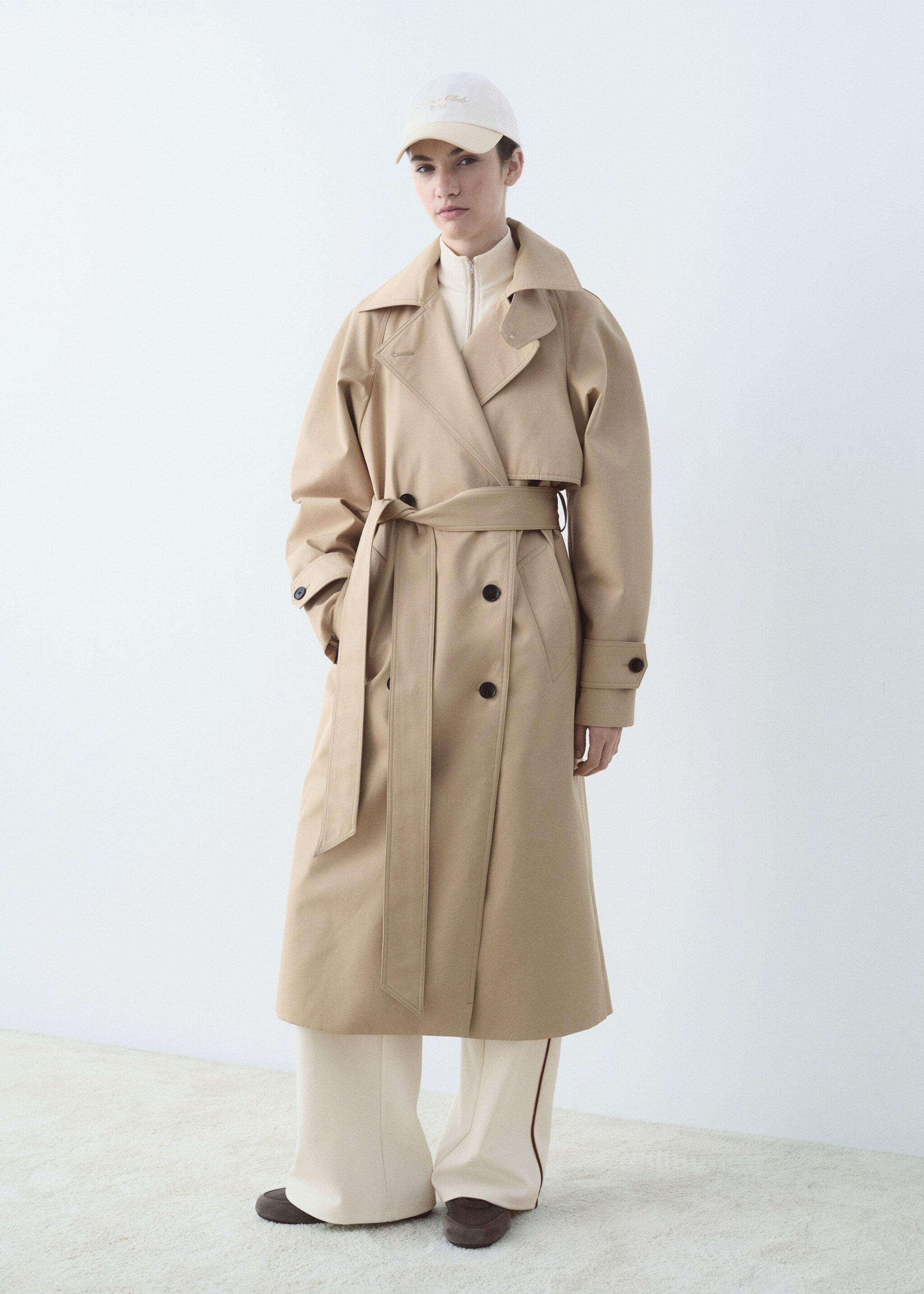 Contrast visor cap - Details of the article 9, Ecru. Ref: 87047707-00.