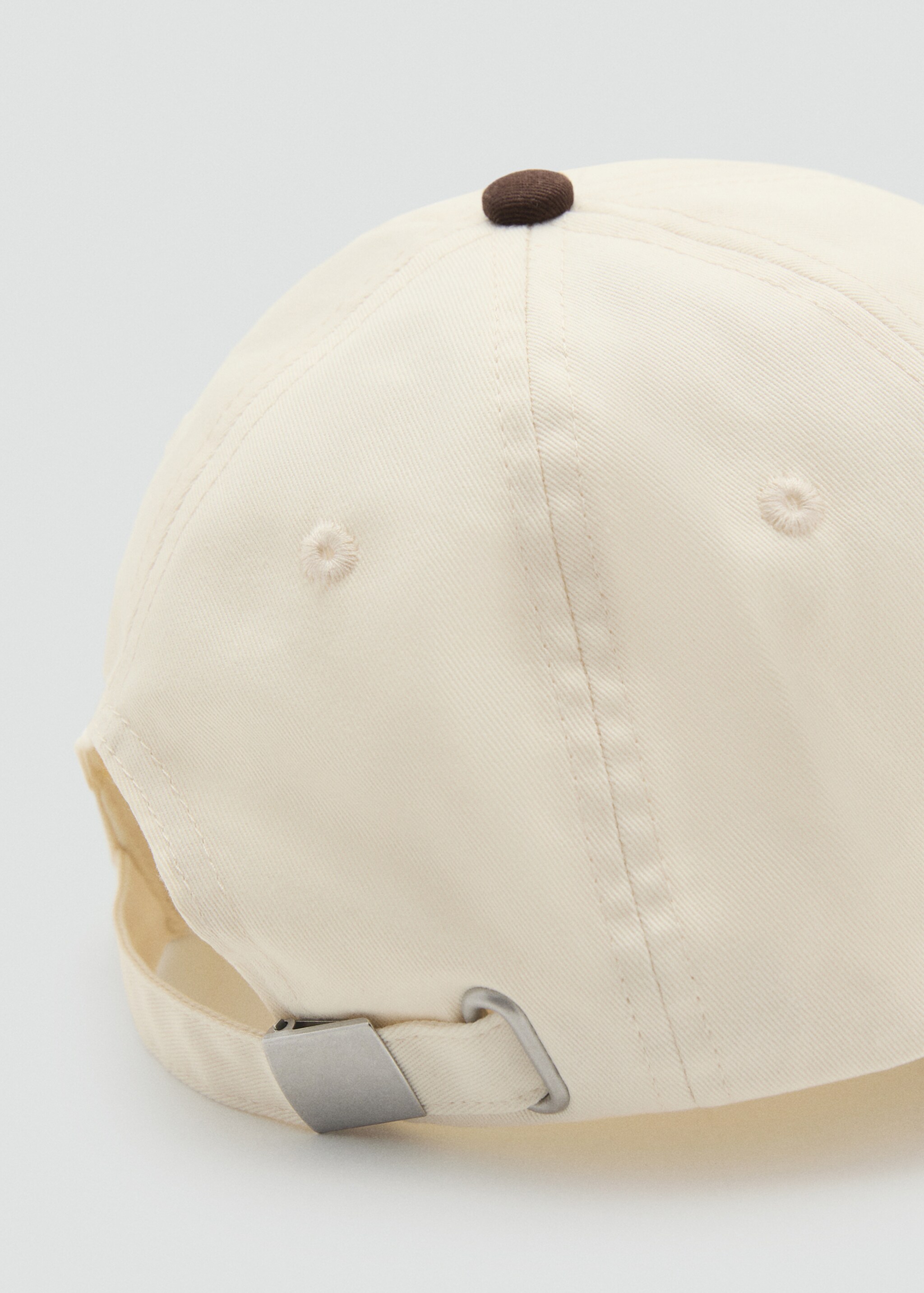 Cap mit Kontrastdetail - Detail des Artikels 2, Braun. Ref: 87047707-00.
